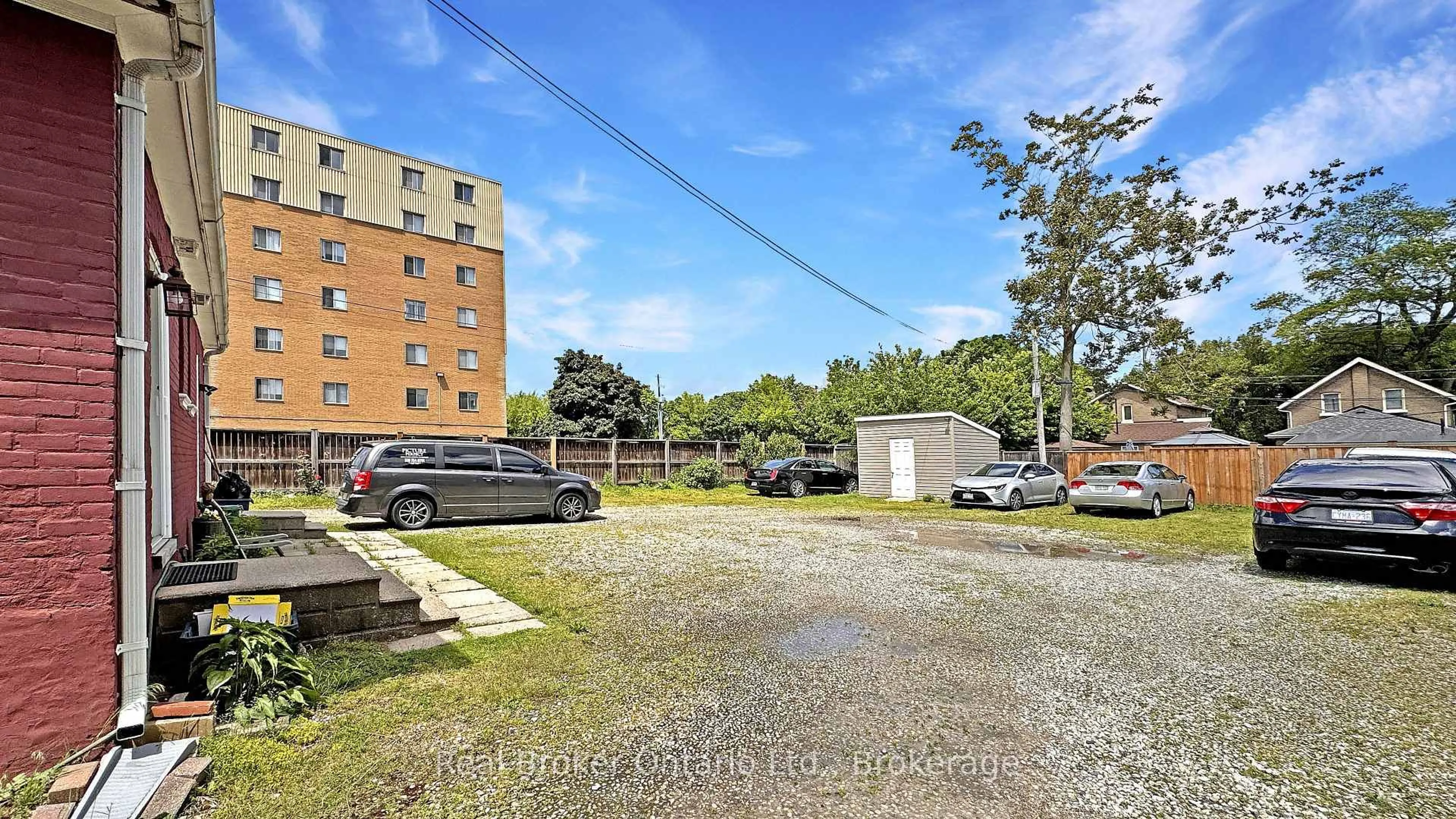 A pic from outside/outdoor area/front of a property/back of a property/a pic from drone, building for 273 Brant Ave, Brantford Ontario N3T 3J6