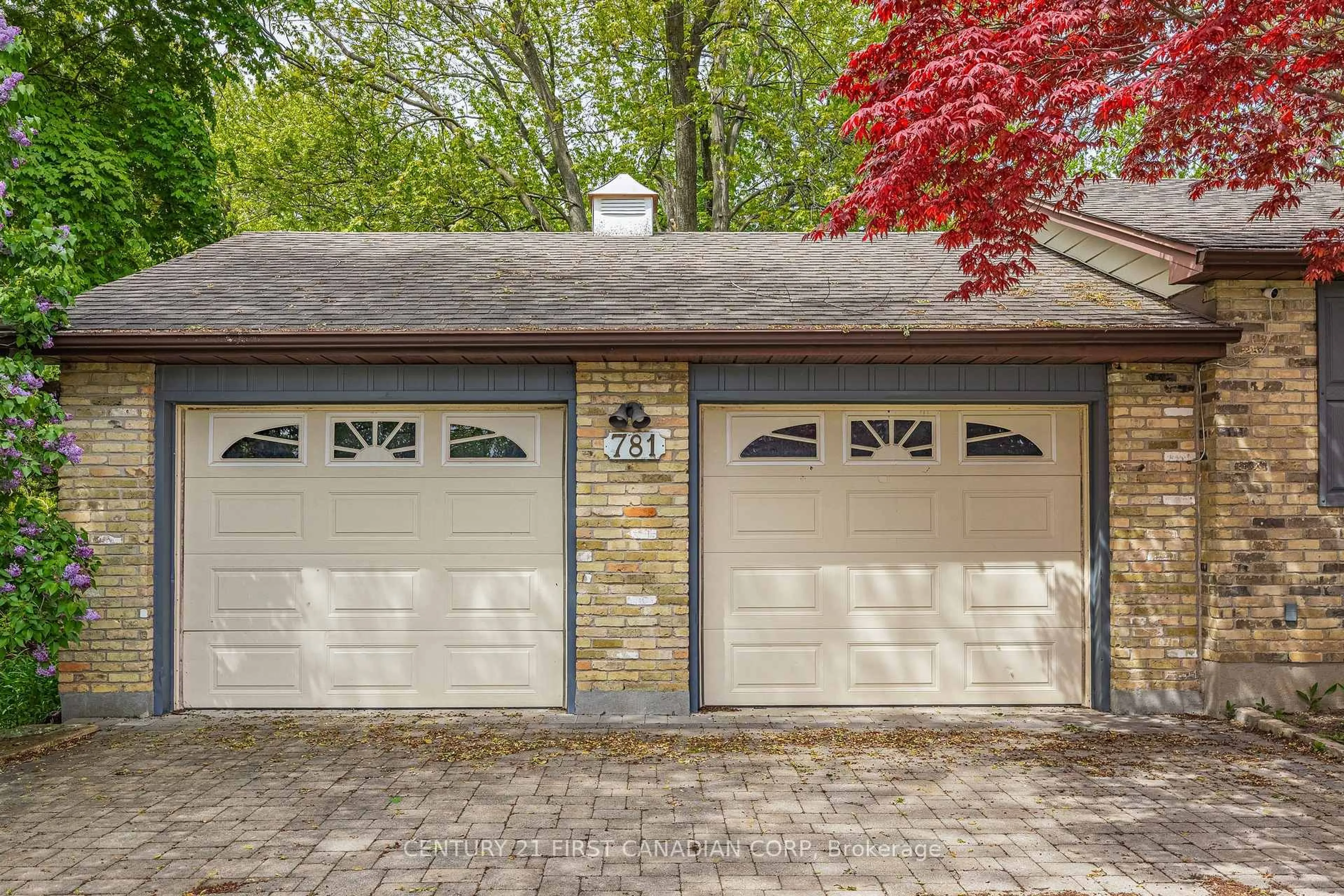 Indoor garage for 781 Verulam St, London South Ontario N6C 5C7