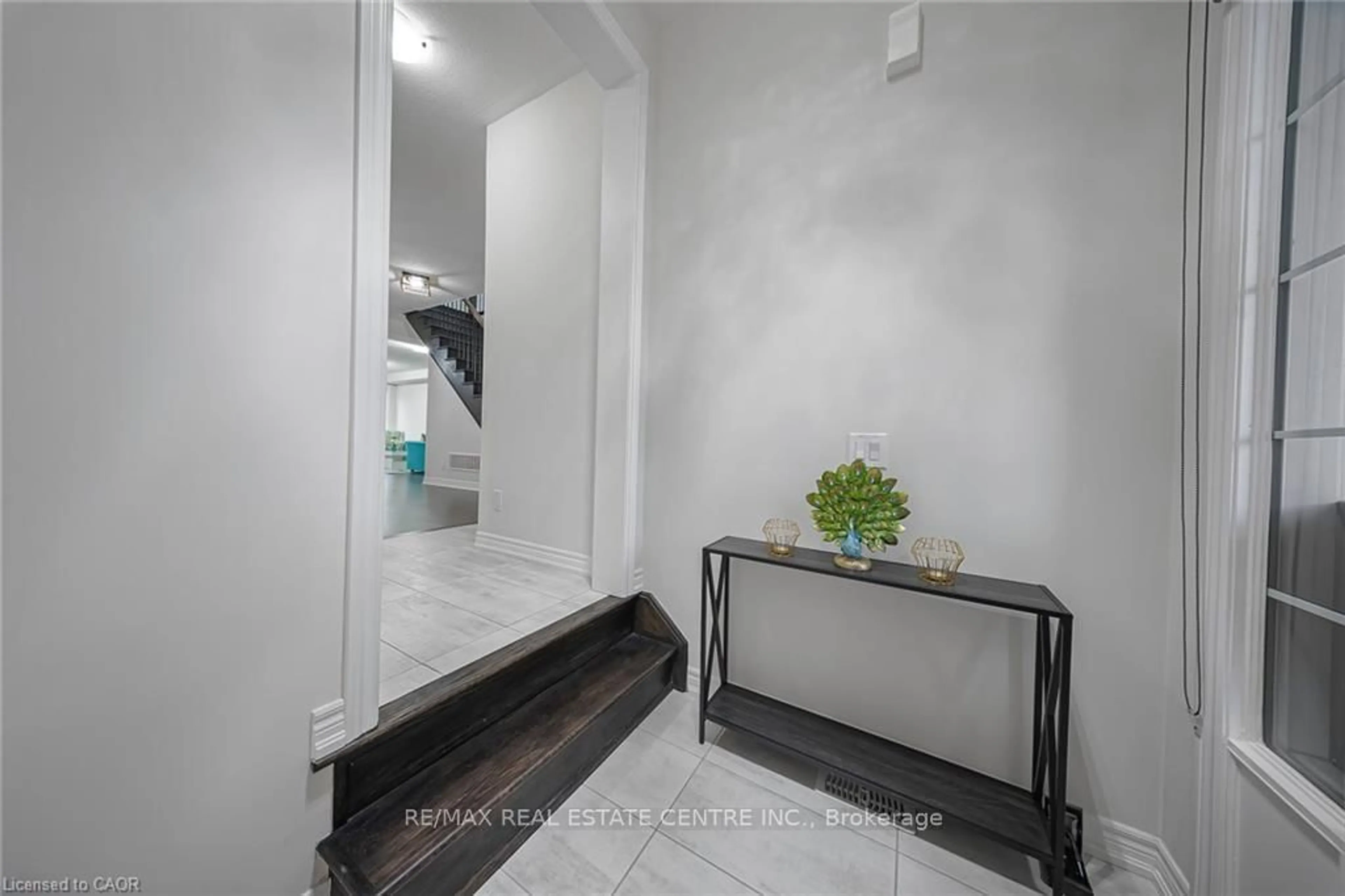 Indoor entryway for 38 Gloria St, Kitchener Ontario N2R 0R1