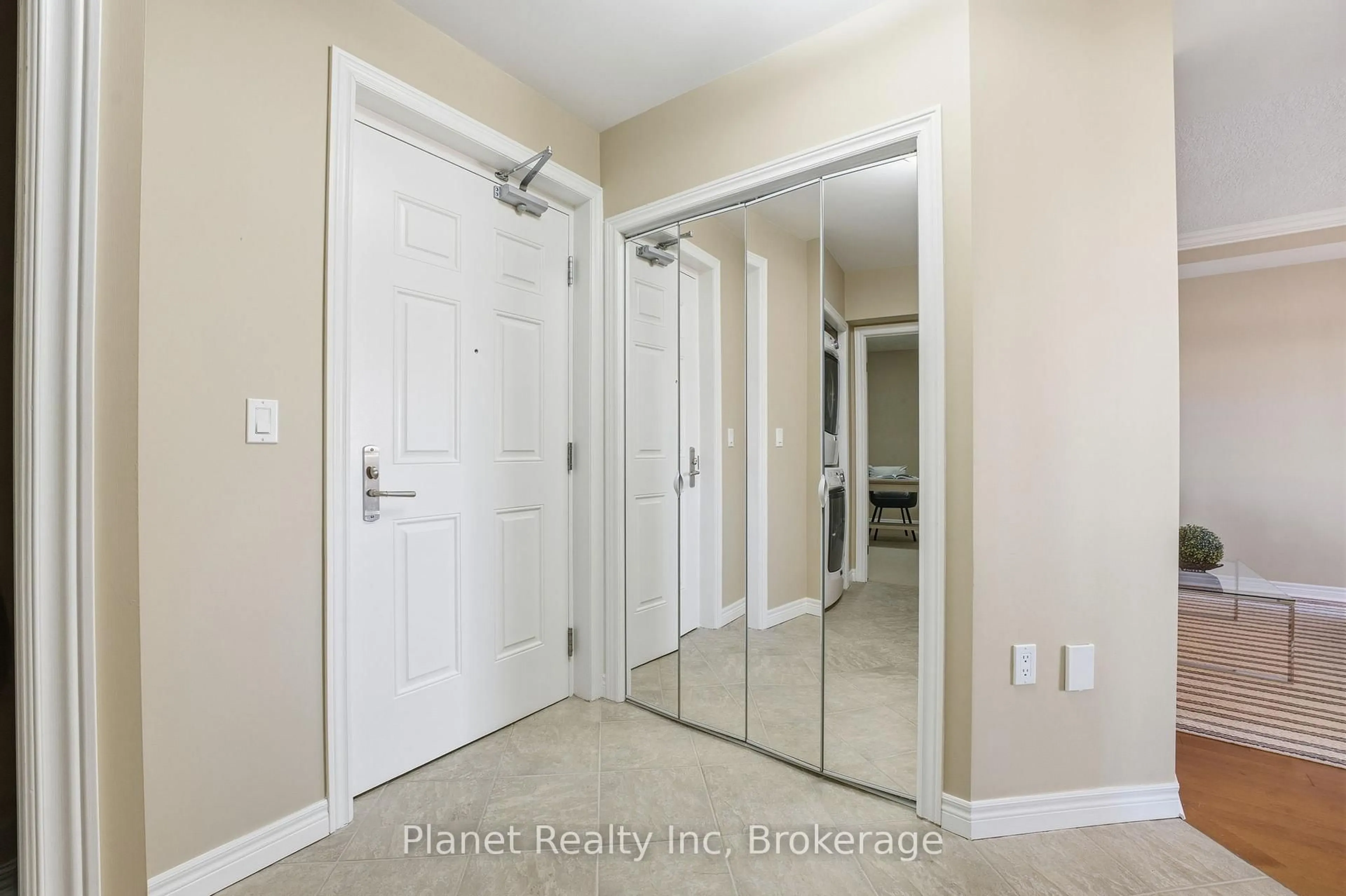 Indoor entryway for 65 BAYBERRY Dr #C305, Guelph Ontario N1G 5K8