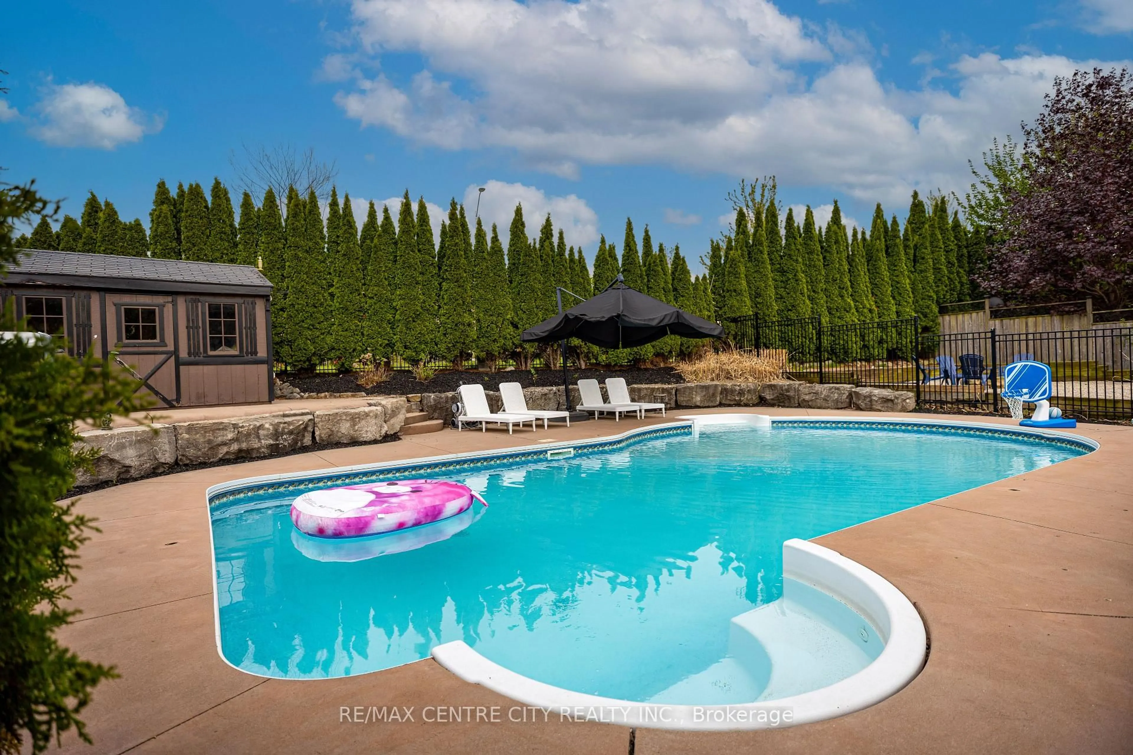 Pool for 2114 Riverbend Rd, London South Ontario N6K 0A3