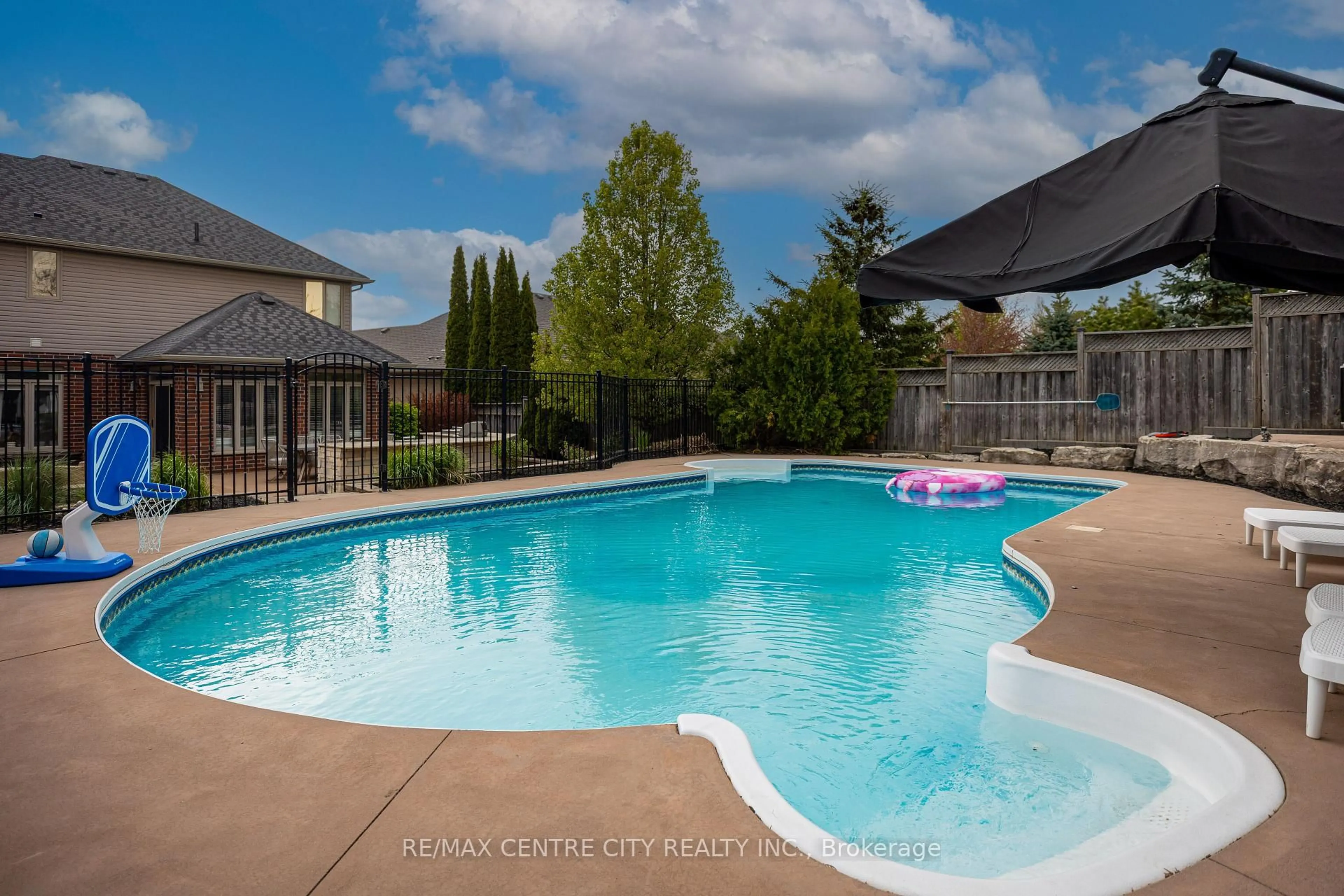 Pool for 2114 Riverbend Rd, London South Ontario N6K 0A3