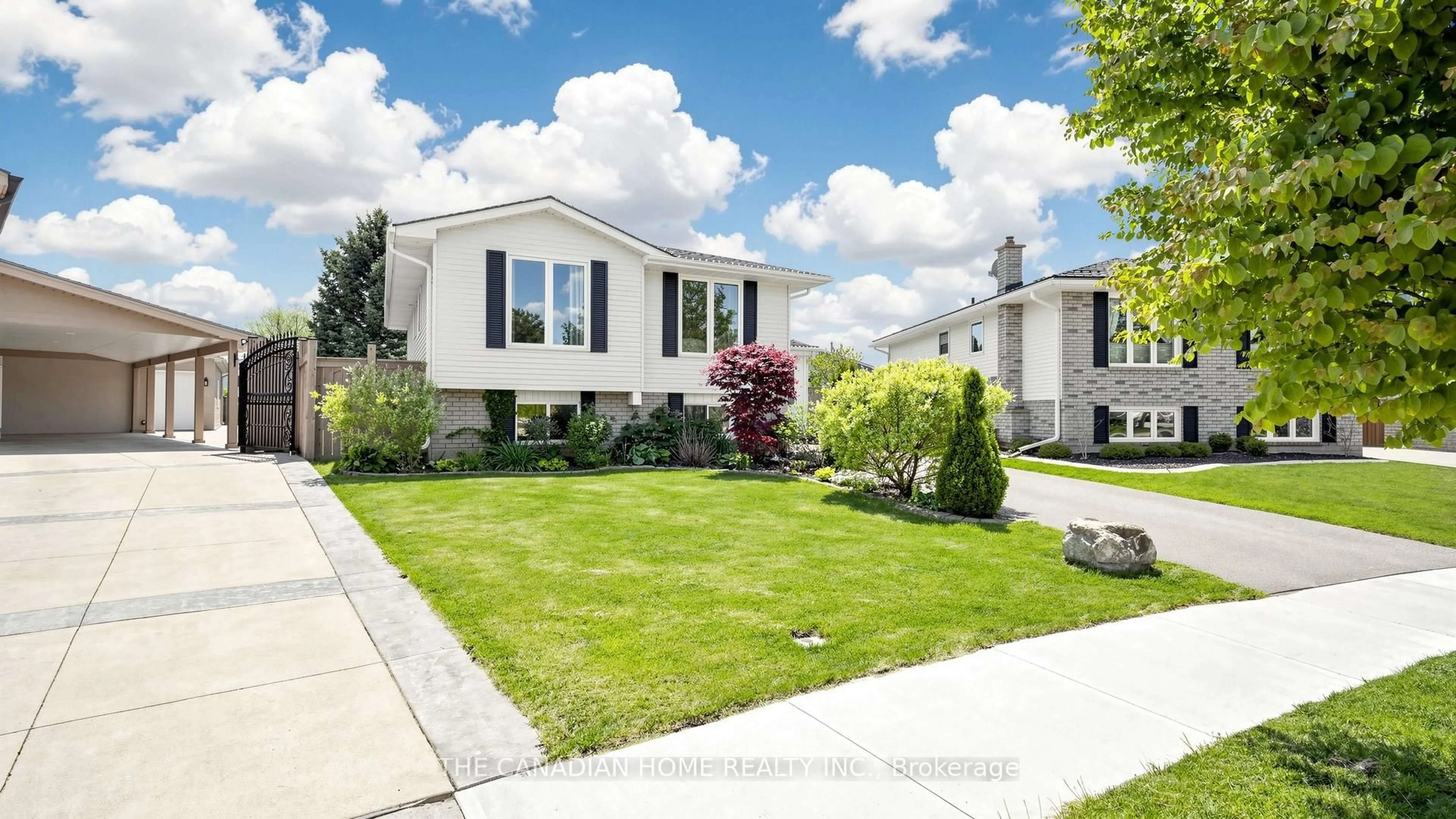 Home with vinyl exterior material, street for 128 Branlyn Cres, Brantford Ontario N3P 1Z9