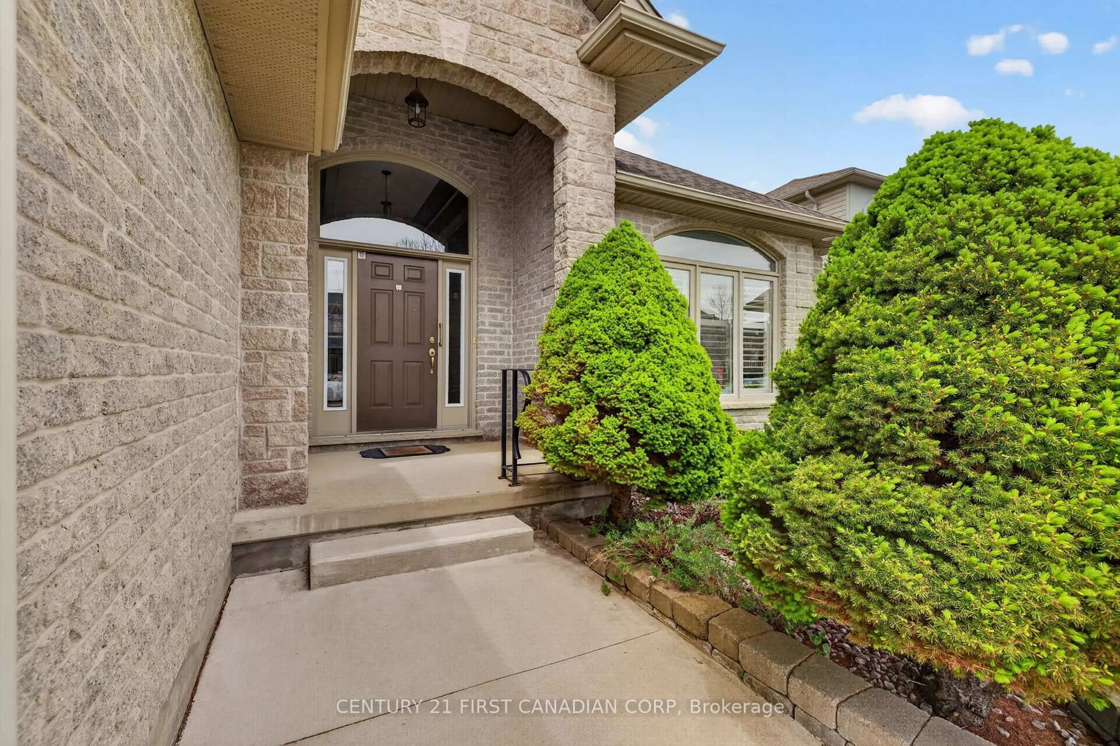 Indoor entryway for 338 Plane Tree Dr, London North Ontario N6G 5J2