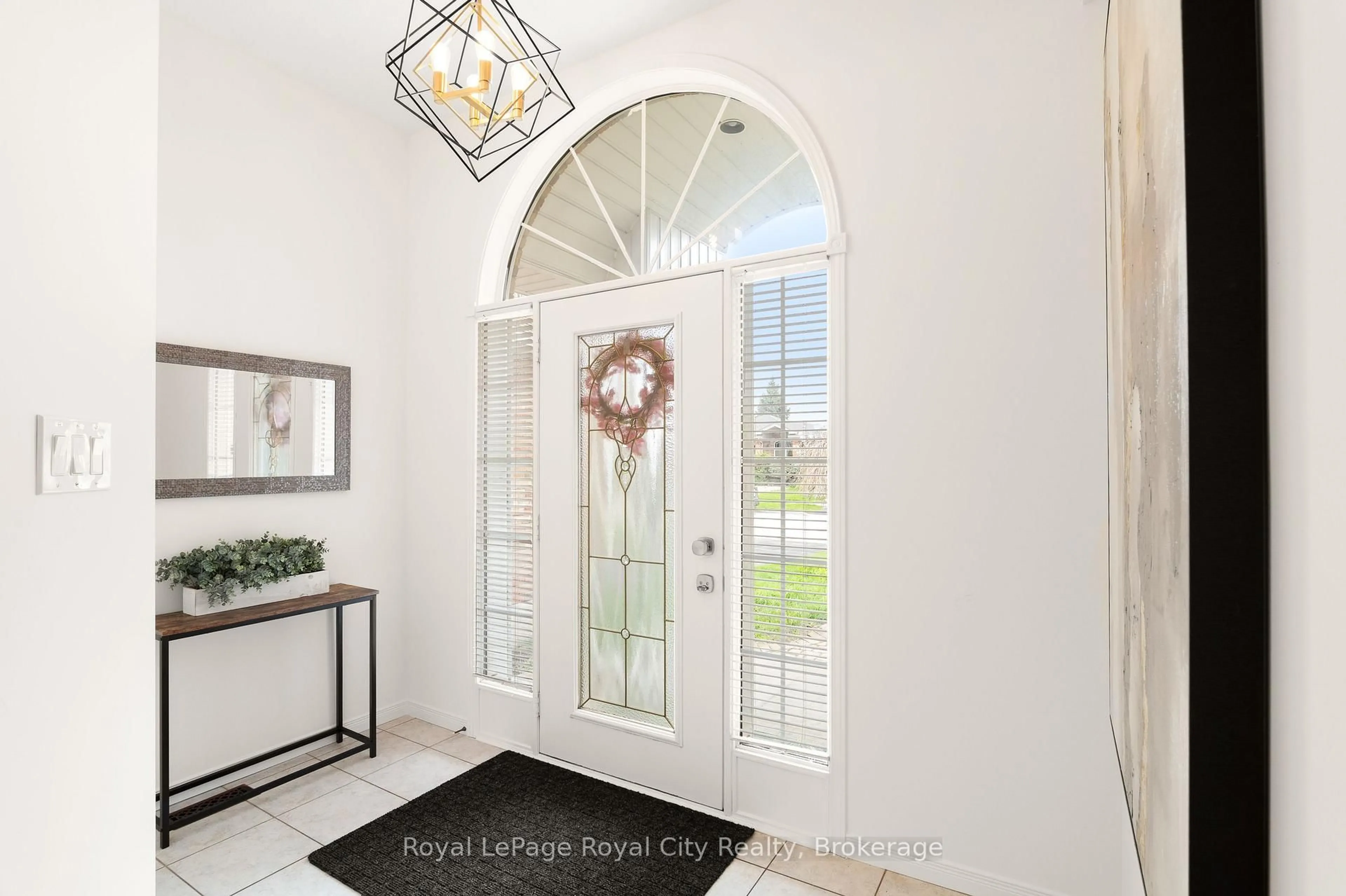Indoor entryway for 131 Swift Cres, Guelph Ontario N1E 7J2