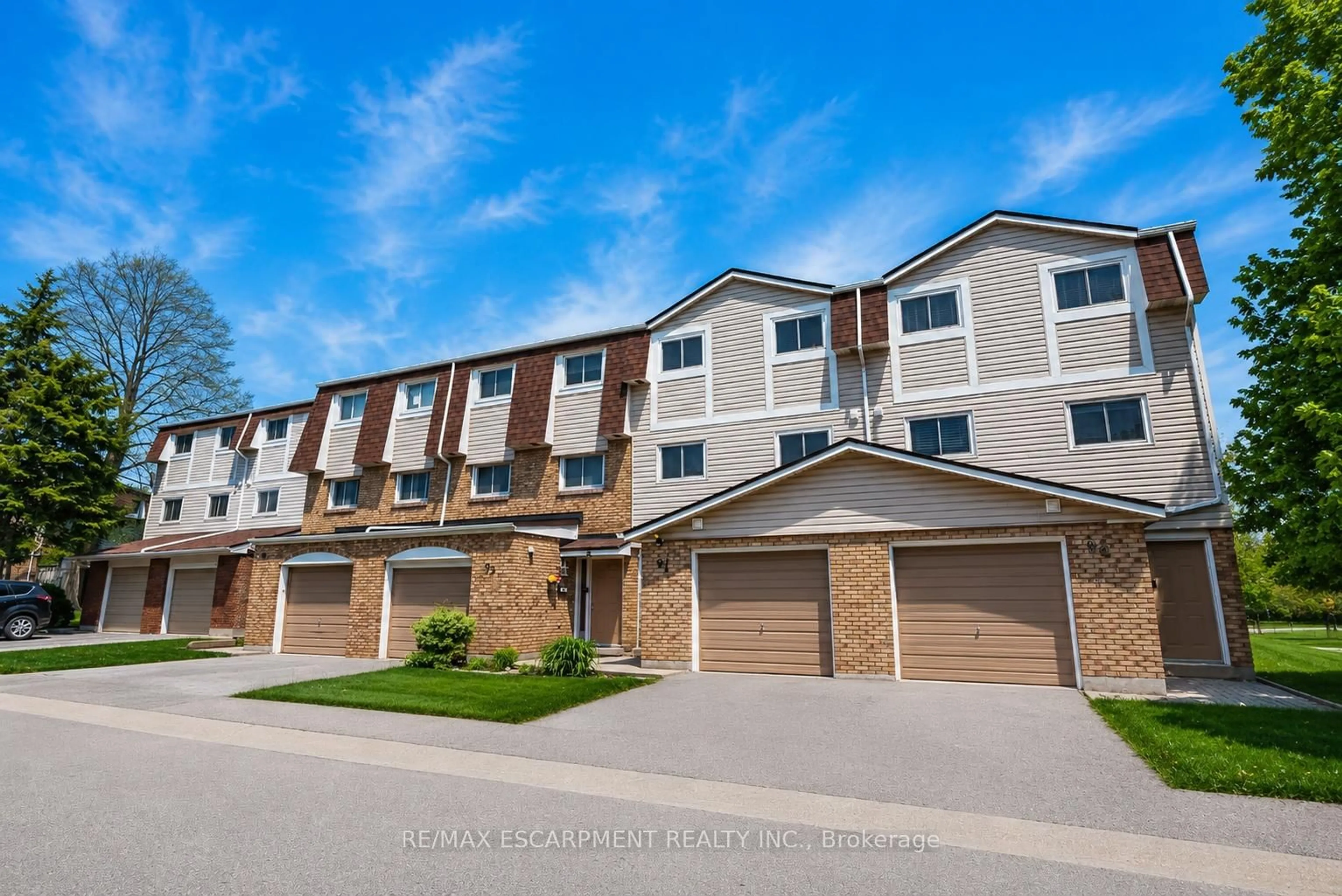 A pic from outside/outdoor area/front of a property/back of a property/a pic from drone, unknown for 11 Harrisford St #91, Hamilton Ontario L8K 6L7