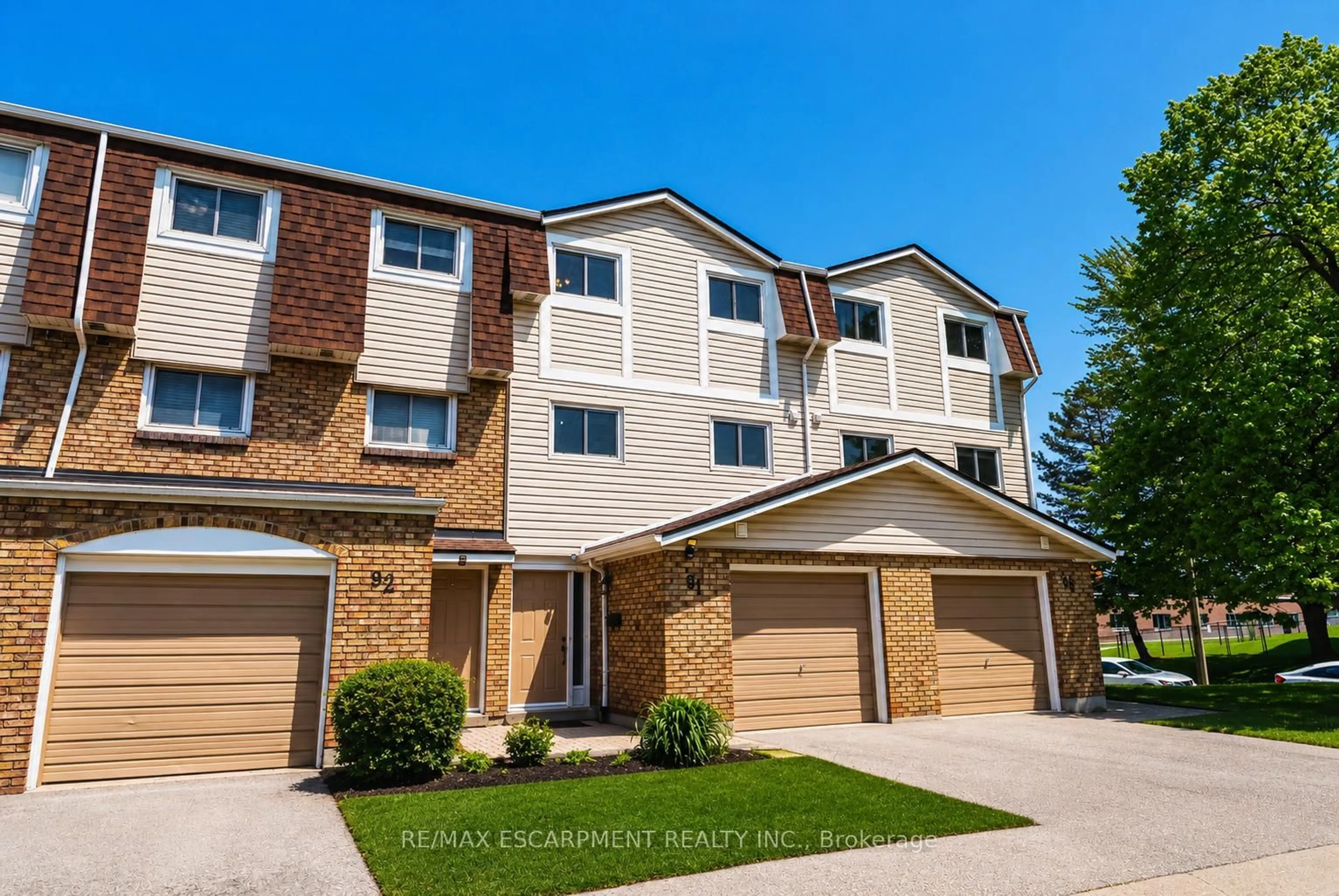A pic from outside/outdoor area/front of a property/back of a property/a pic from drone, street for 11 Harrisford St #91, Hamilton Ontario L8K 6L7
