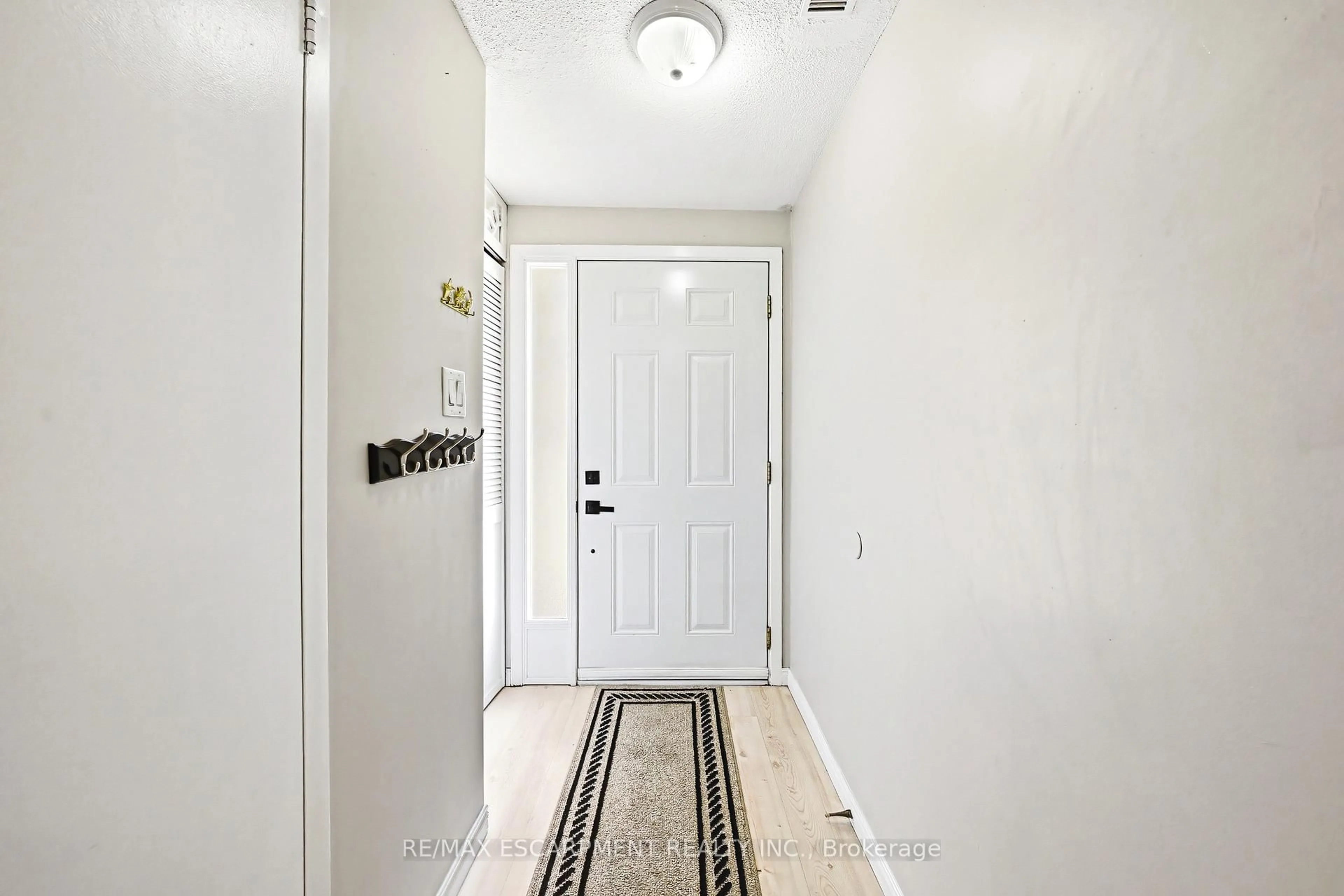 Indoor entryway for 11 Harrisford St #91, Hamilton Ontario L8K 6L7