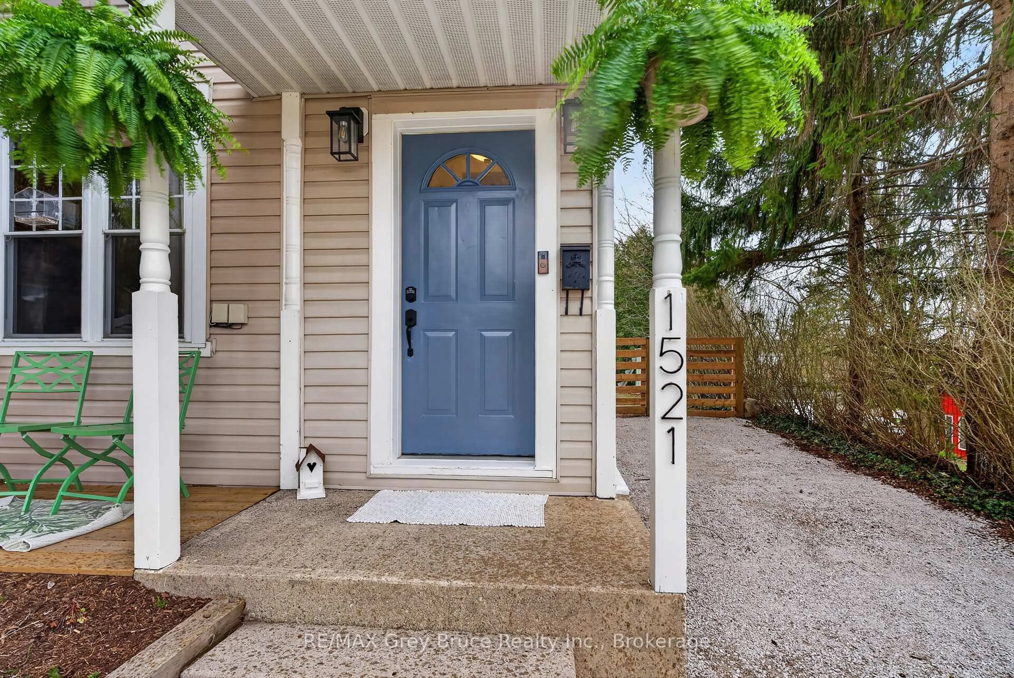 Indoor entryway for 1521 7th Ave, Owen Sound Ontario N4K 5L1