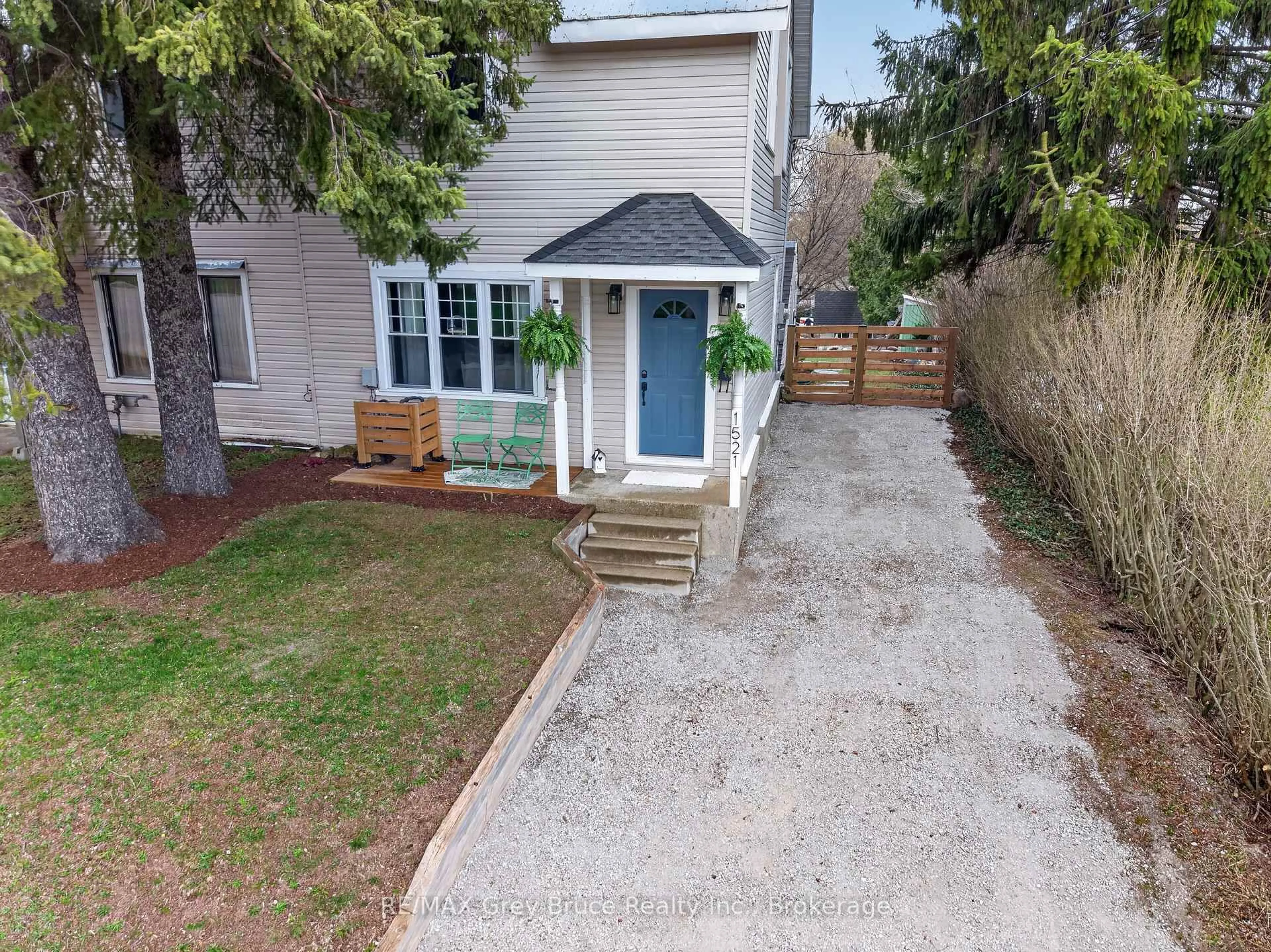 A pic from outside/outdoor area/front of a property/back of a property/a pic from drone, street for 1521 7th Ave, Owen Sound Ontario N4K 5L1