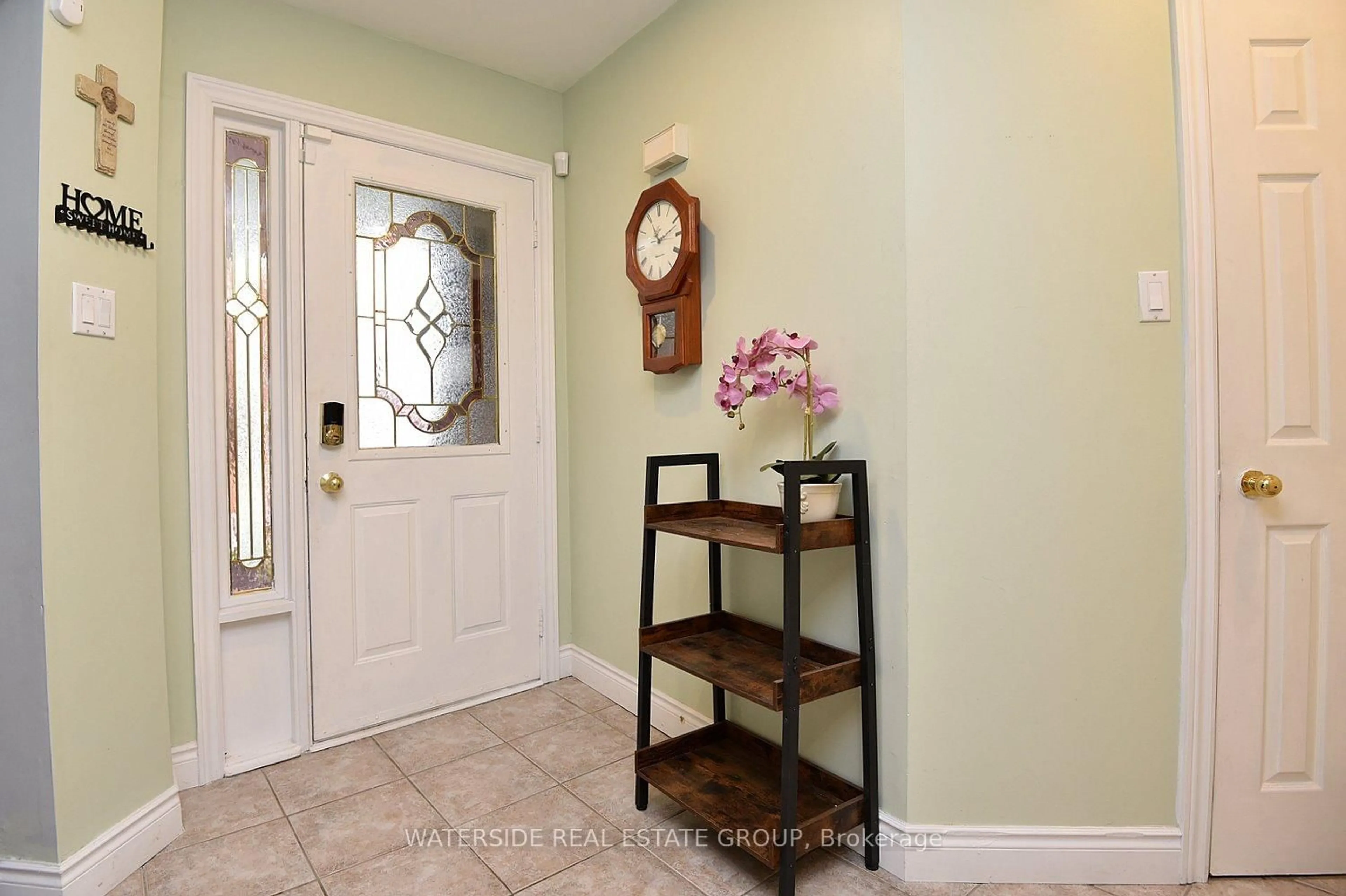 Indoor entryway for 126 Bastille St, Hamilton Ontario L9B 2G9