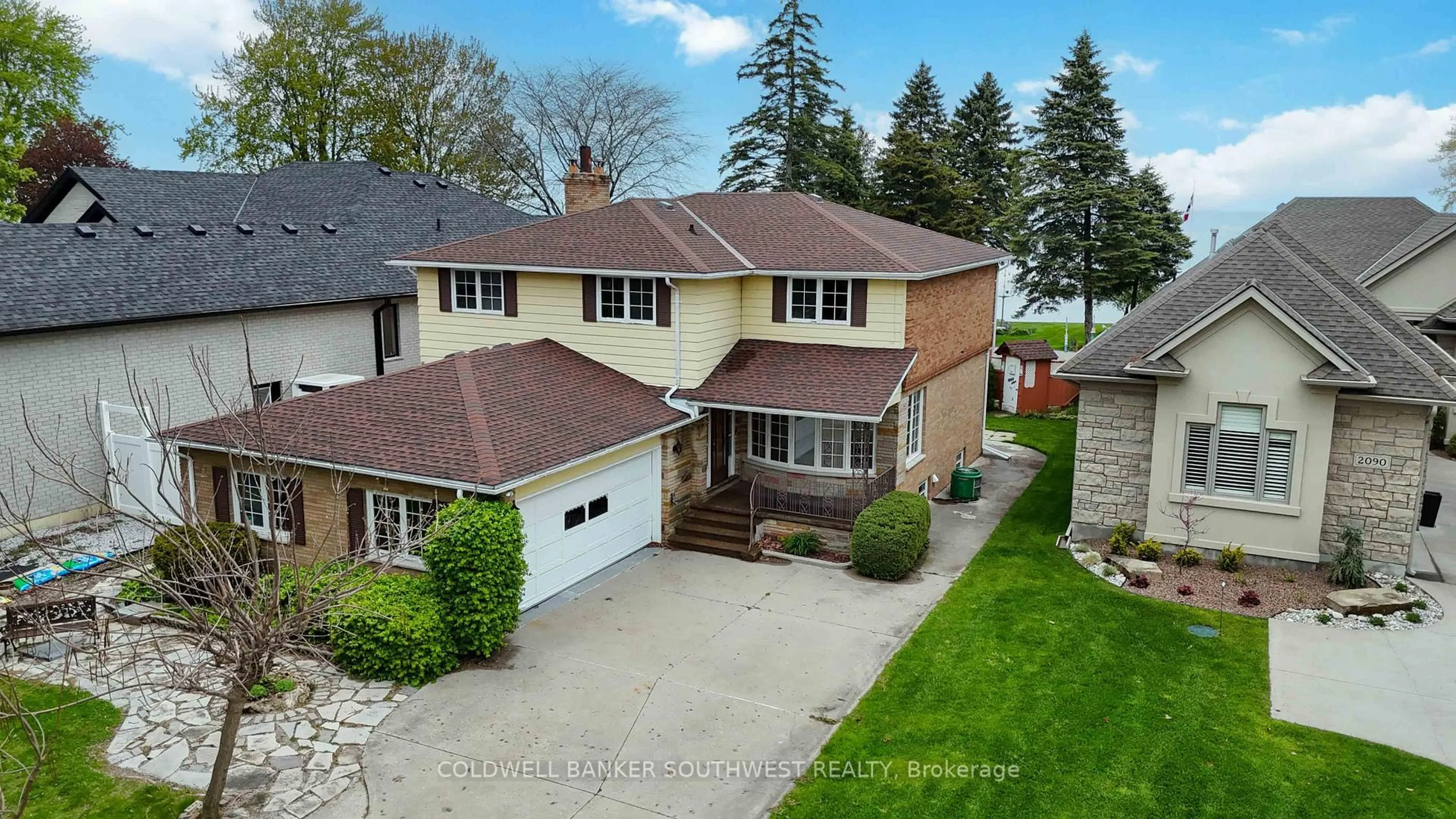 A pic from outside/outdoor area/front of a property/back of a property/a pic from drone, street for 2088 Lakeshore Rd, Sarnia Ontario N7T 7H6