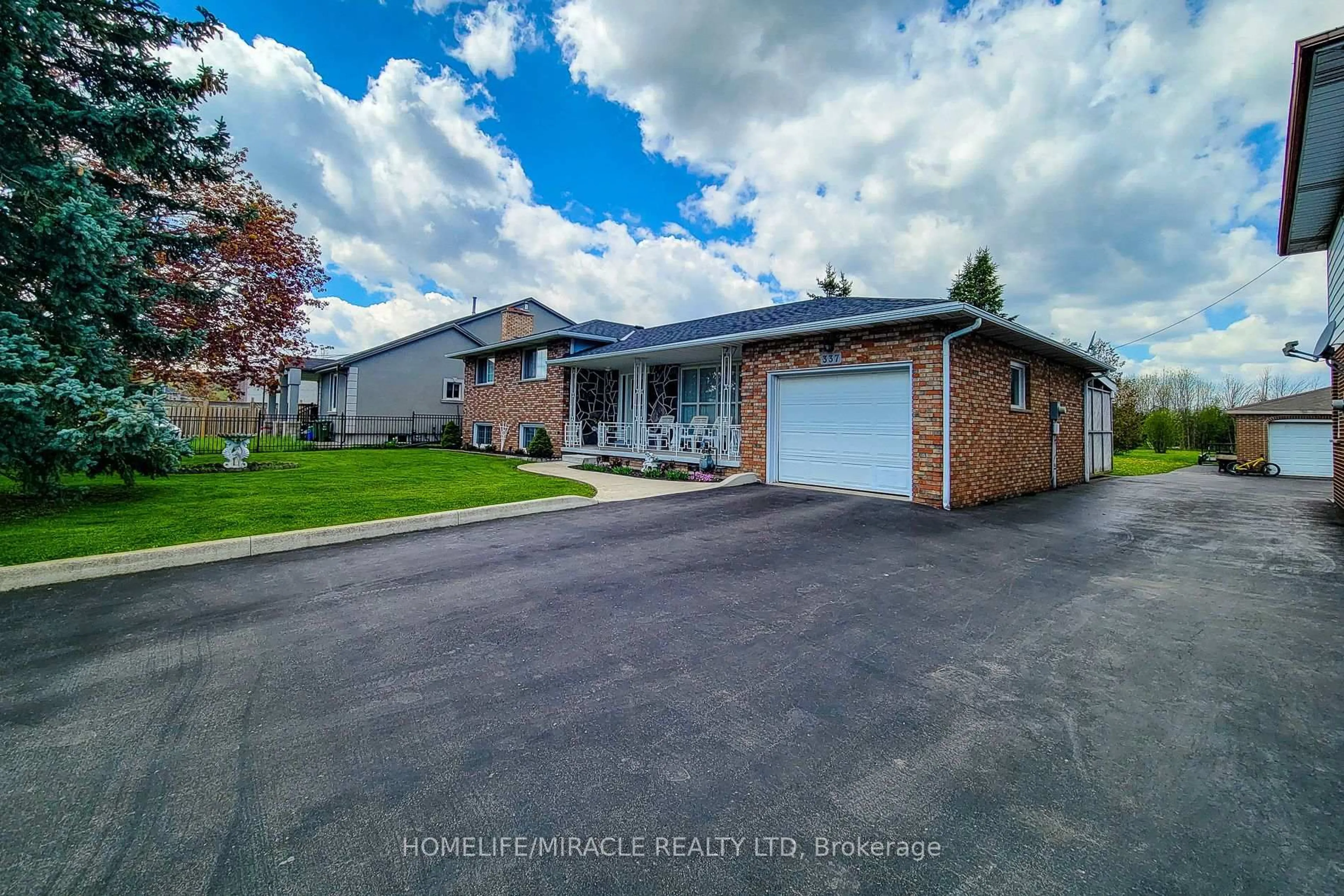A pic from outside/outdoor area/front of a property/back of a property/a pic from drone, street for 337 McNeilly Rd, Hamilton Ontario L8E 5H4