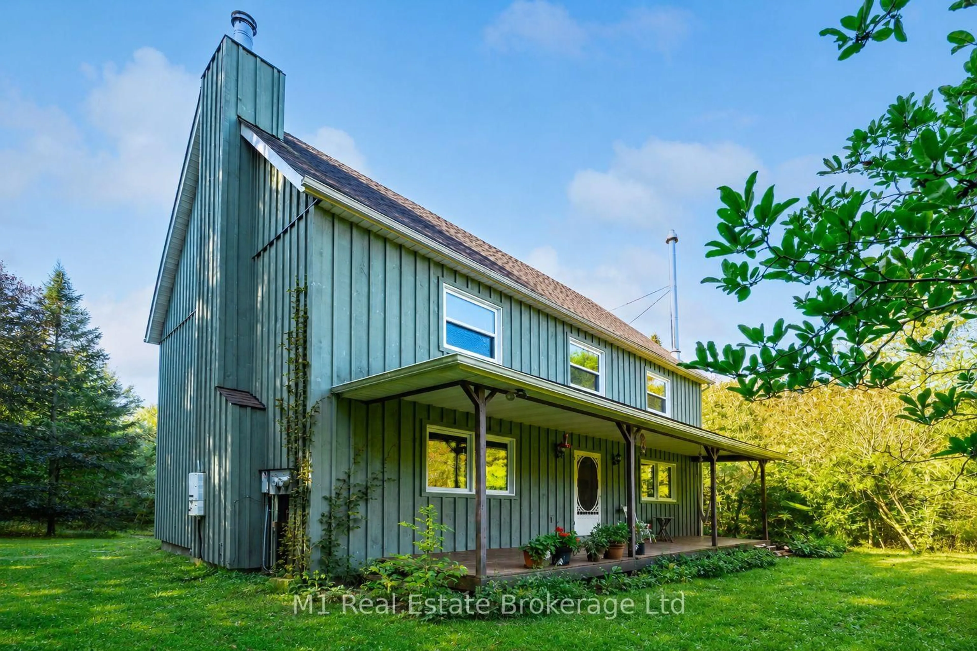 Home with vinyl exterior material, unknown for 6220 Fifth Line, Centre Wellington Ontario N1M 2W5