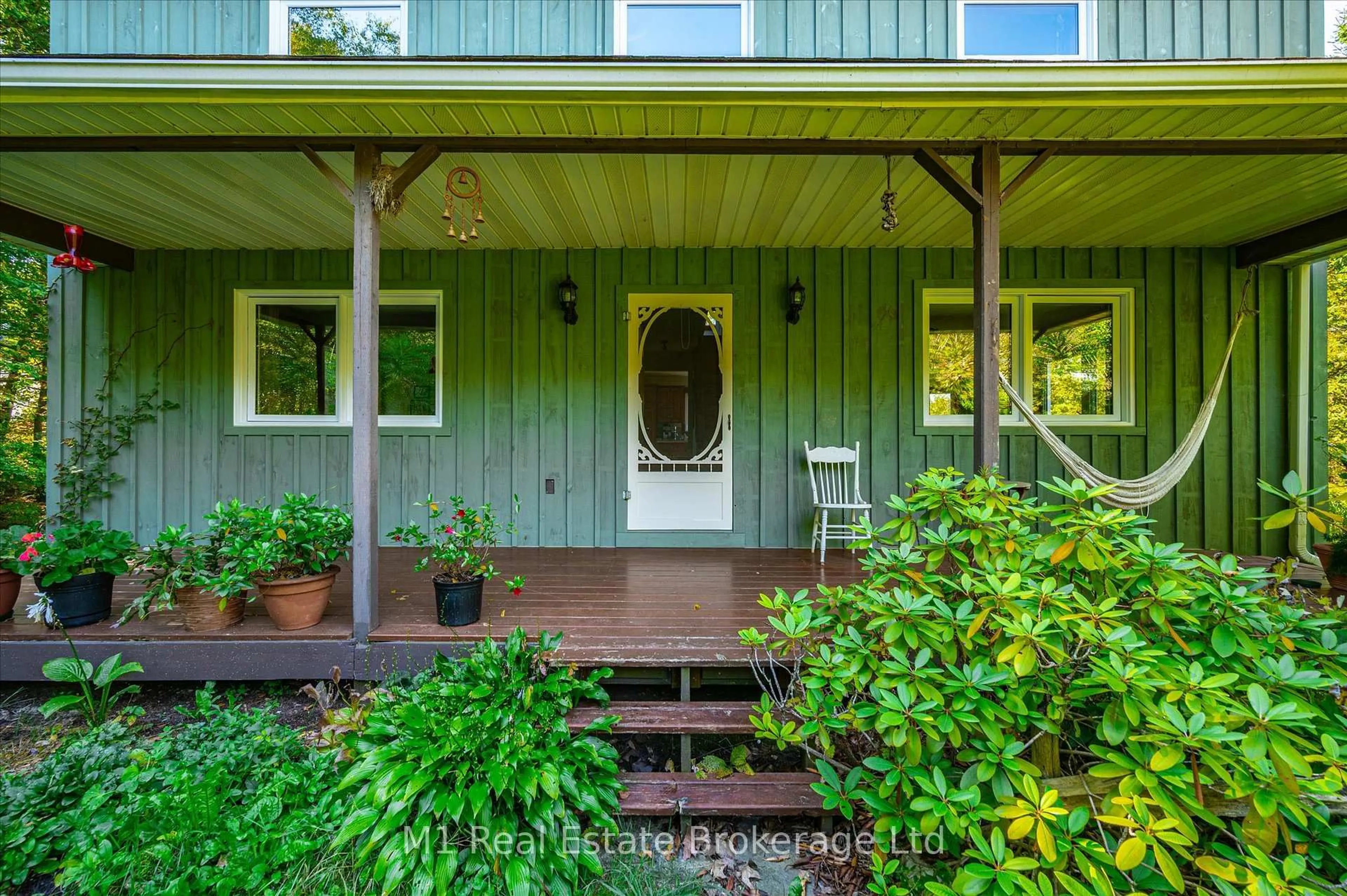 Indoor entryway for 6220 Fifth Line, Centre Wellington Ontario N1M 2W5