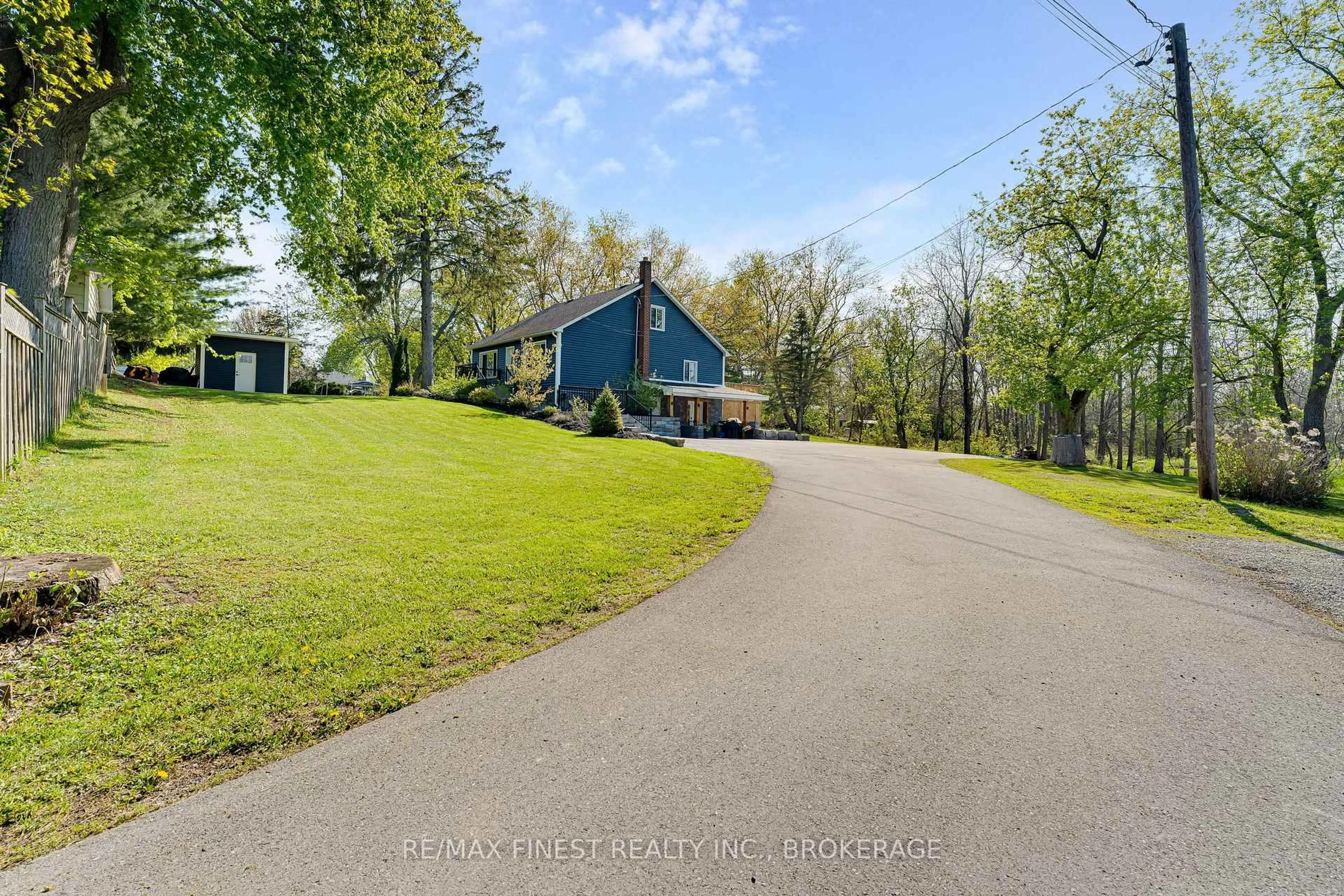 A pic from outside/outdoor area/front of a property/back of a property/a pic from drone, street for 401 Dundas St, Greater Napanee Ontario K7R 2B8