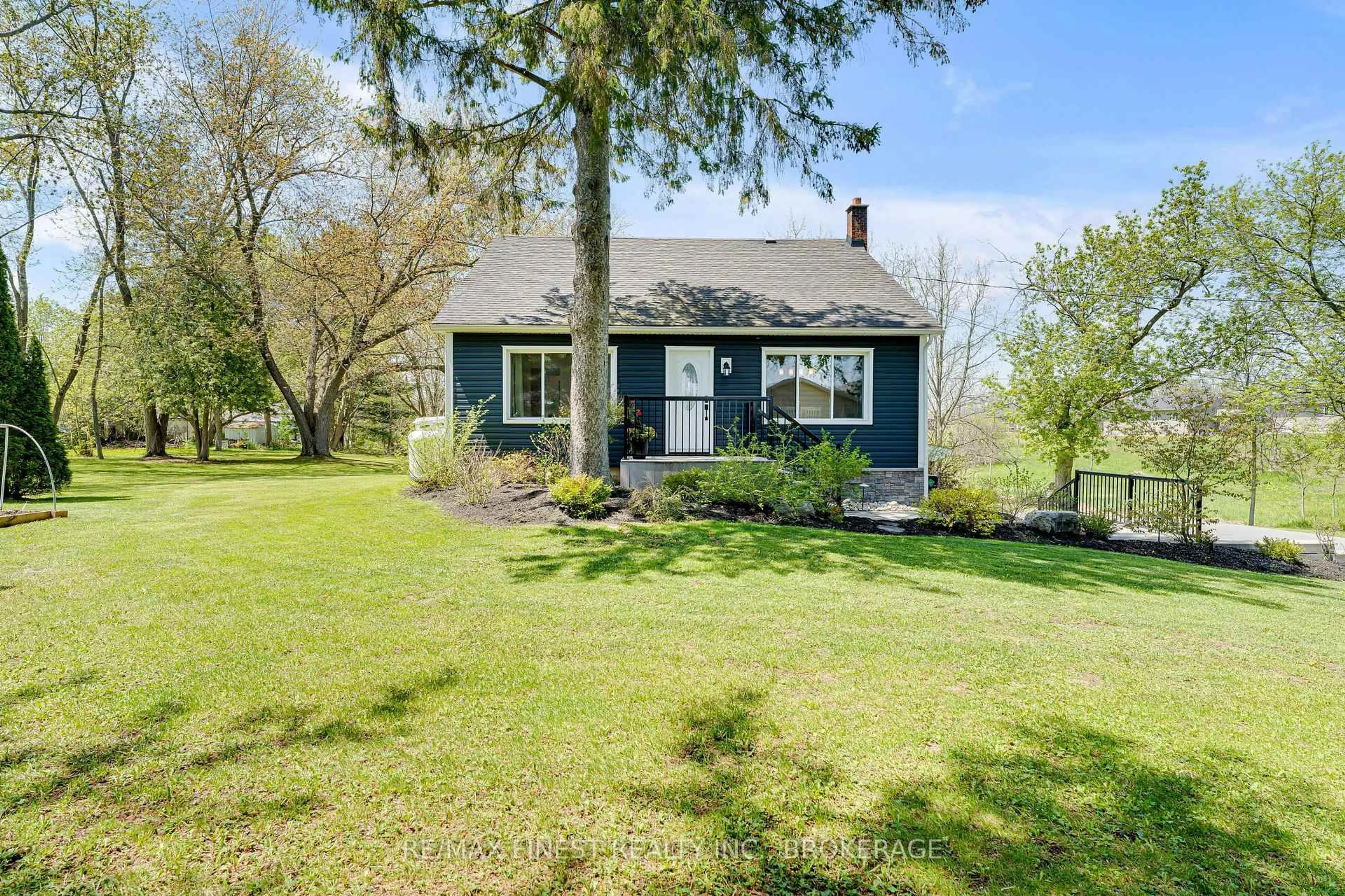 A pic from outside/outdoor area/front of a property/back of a property/a pic from drone, water/lake/river/ocean view for 401 Dundas St, Greater Napanee Ontario K7R 2B8