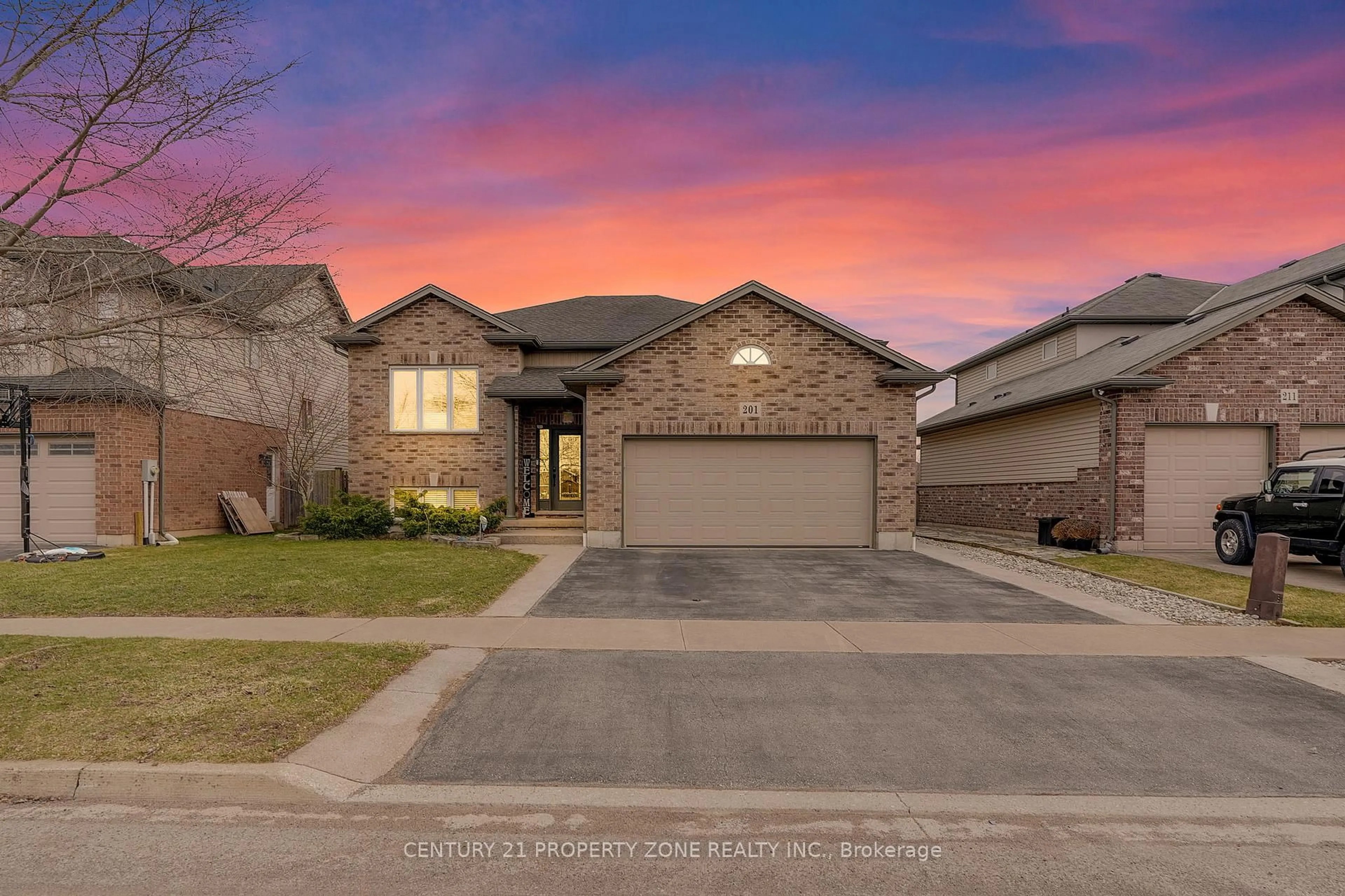 Home with brick exterior material, street for 201 Gaiser Rd, Welland Ontario L3C 0B6