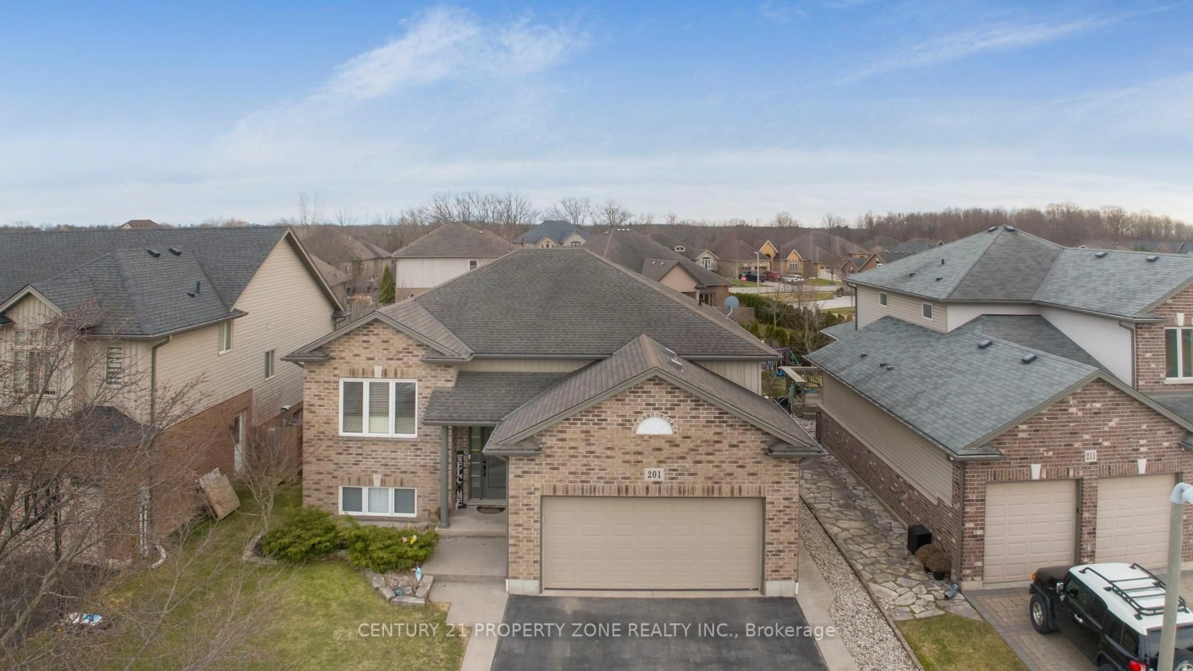 A pic from outside/outdoor area/front of a property/back of a property/a pic from drone, street for 201 Gaiser Rd, Welland Ontario L3C 0B6