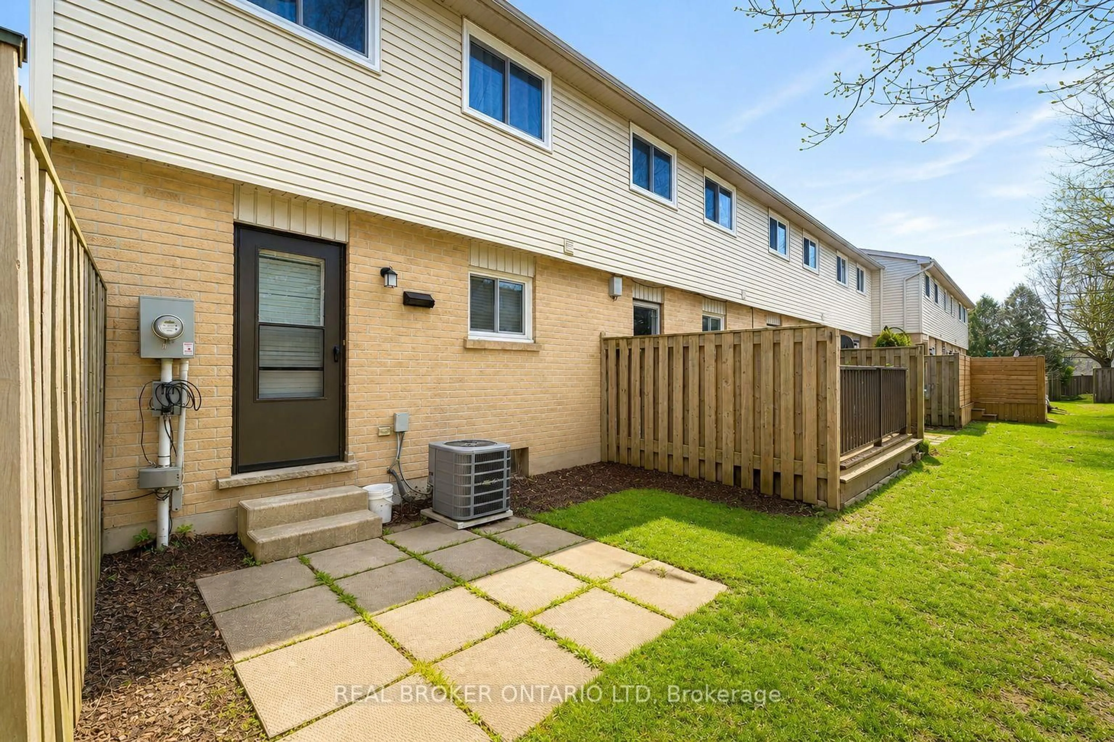 Patio, street for 475 Sandringham Cres #25, London South Ontario N6C 5B9