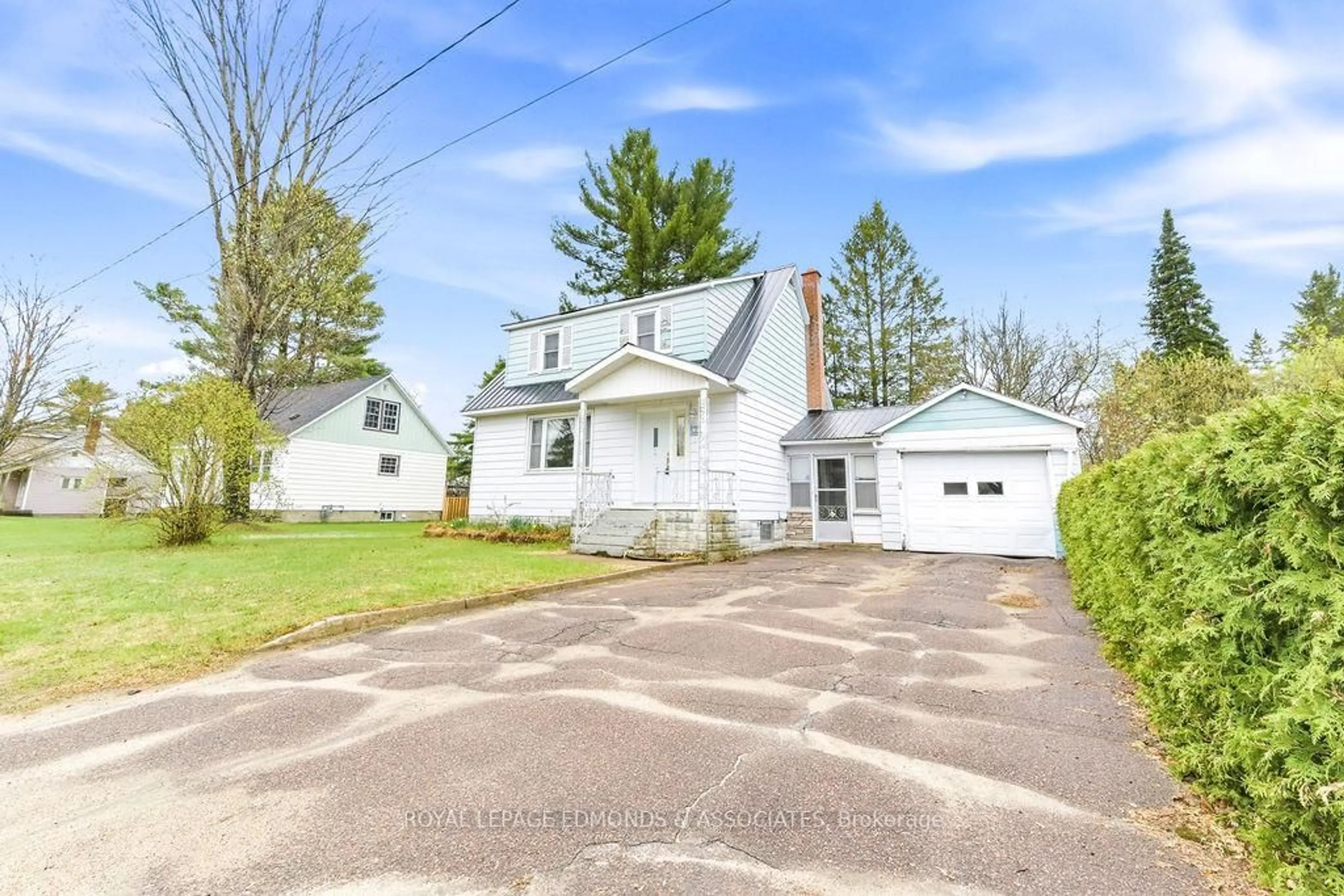 A pic from outside/outdoor area/front of a property/back of a property/a pic from drone, street for 40 Church St, Chalk River Ontario K0J 1J0