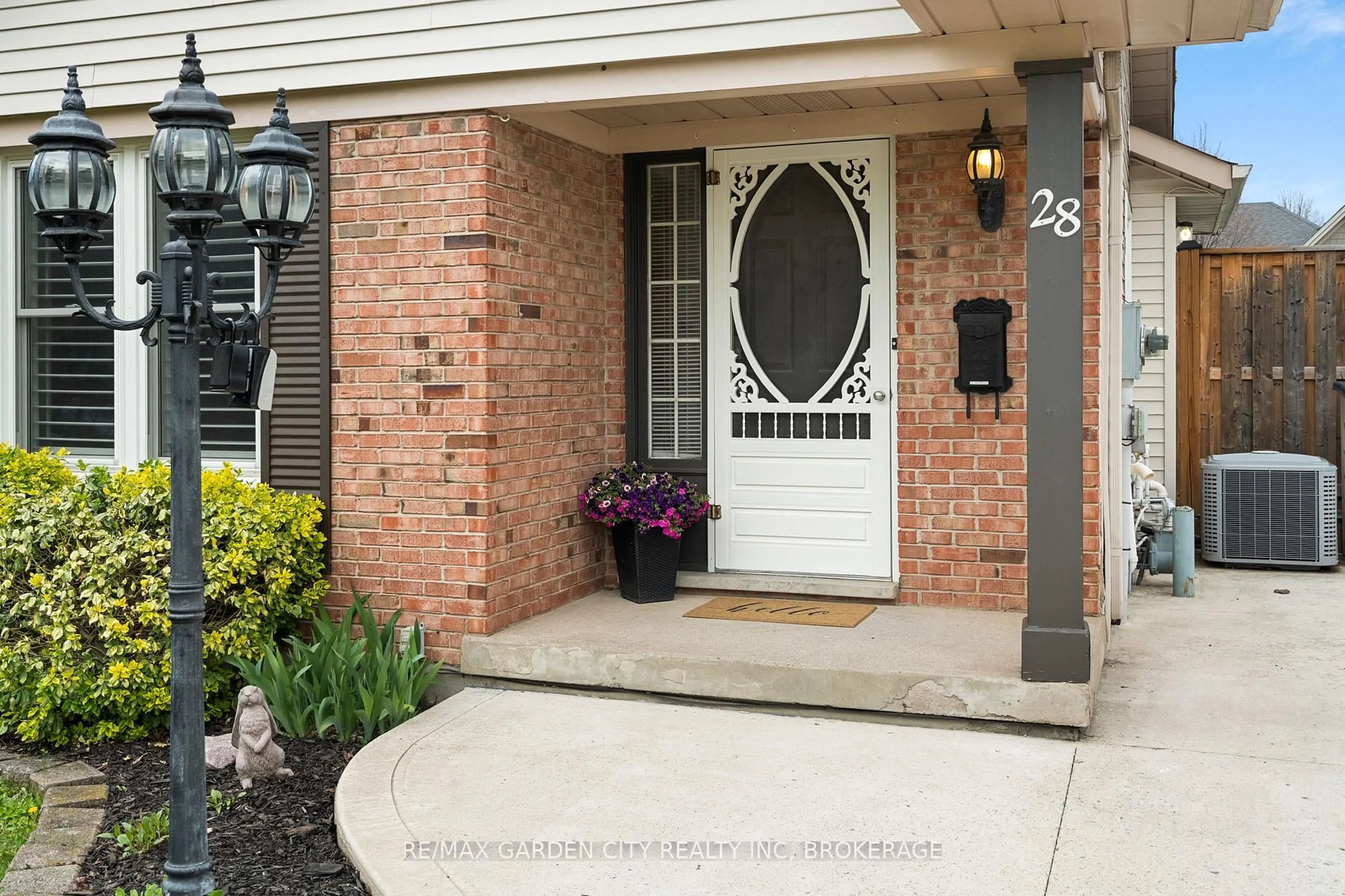 Unknown for 28 Fox Trail Dr, St. Catharines Ontario L2S 3T7
