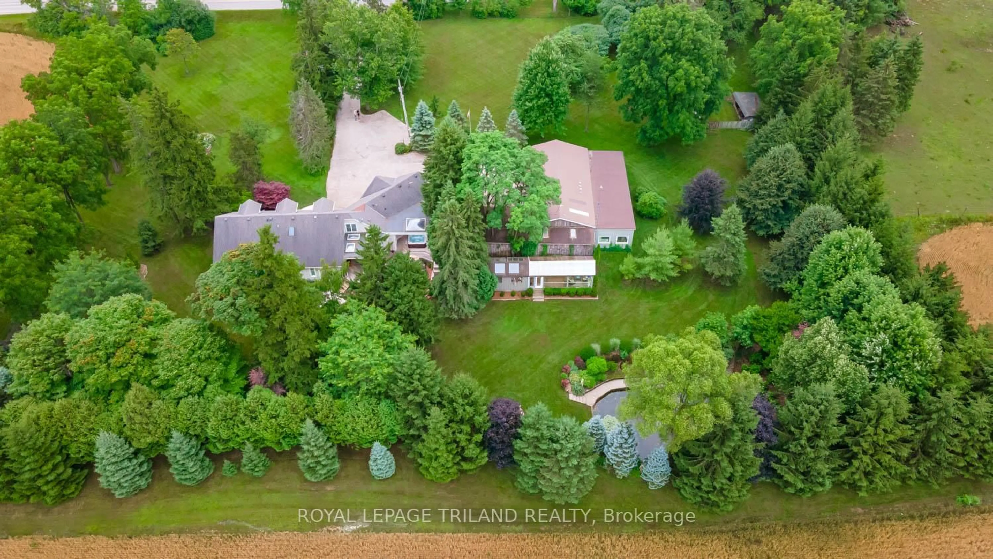 A pic from outside/outdoor area/front of a property/back of a property/a pic from drone, unknown for 2416 Sunningdale Rd, London North Ontario N6H 5L2