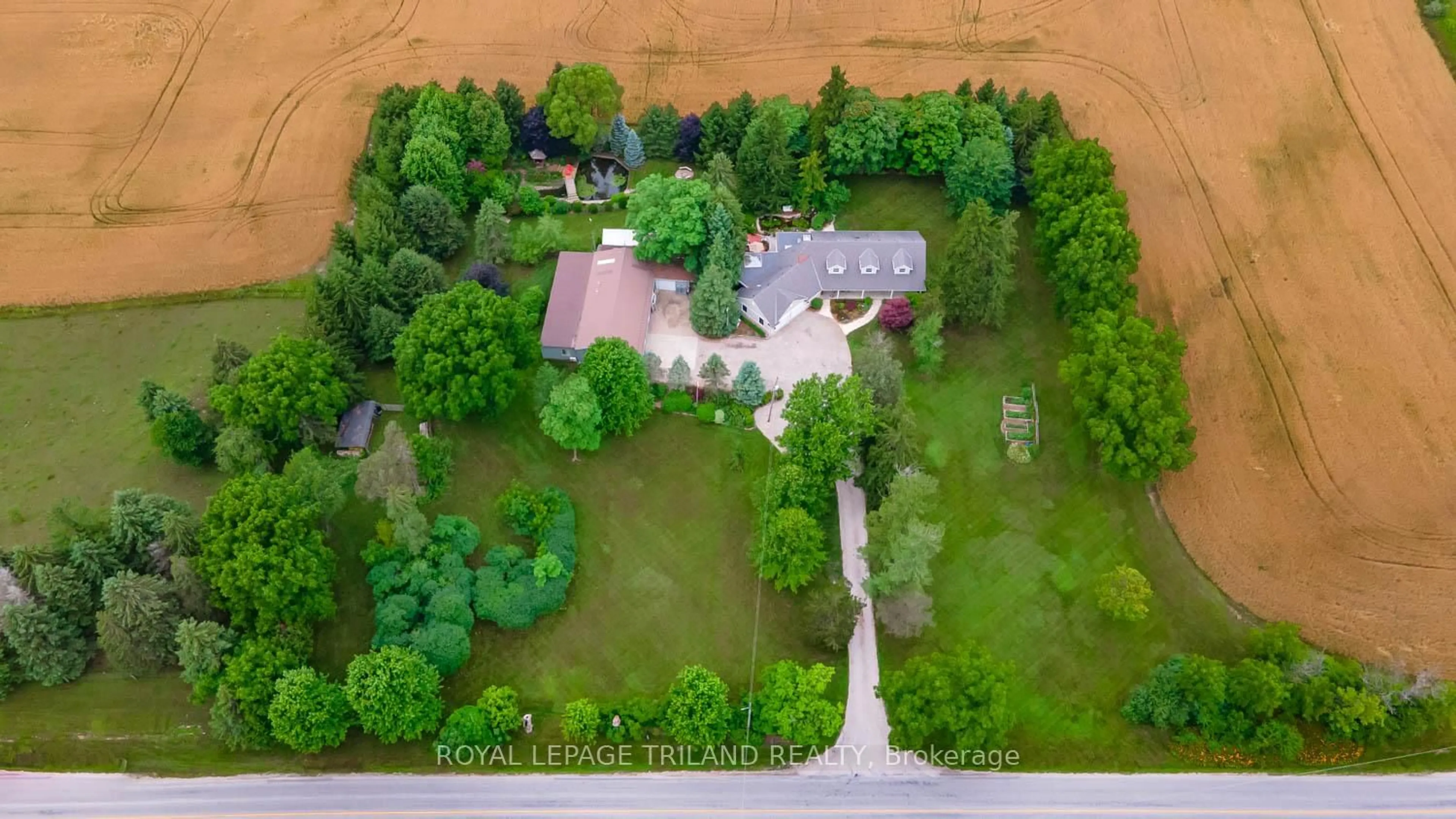 A pic from outside/outdoor area/front of a property/back of a property/a pic from drone, unknown for 2416 Sunningdale Rd, London North Ontario N6H 5L2