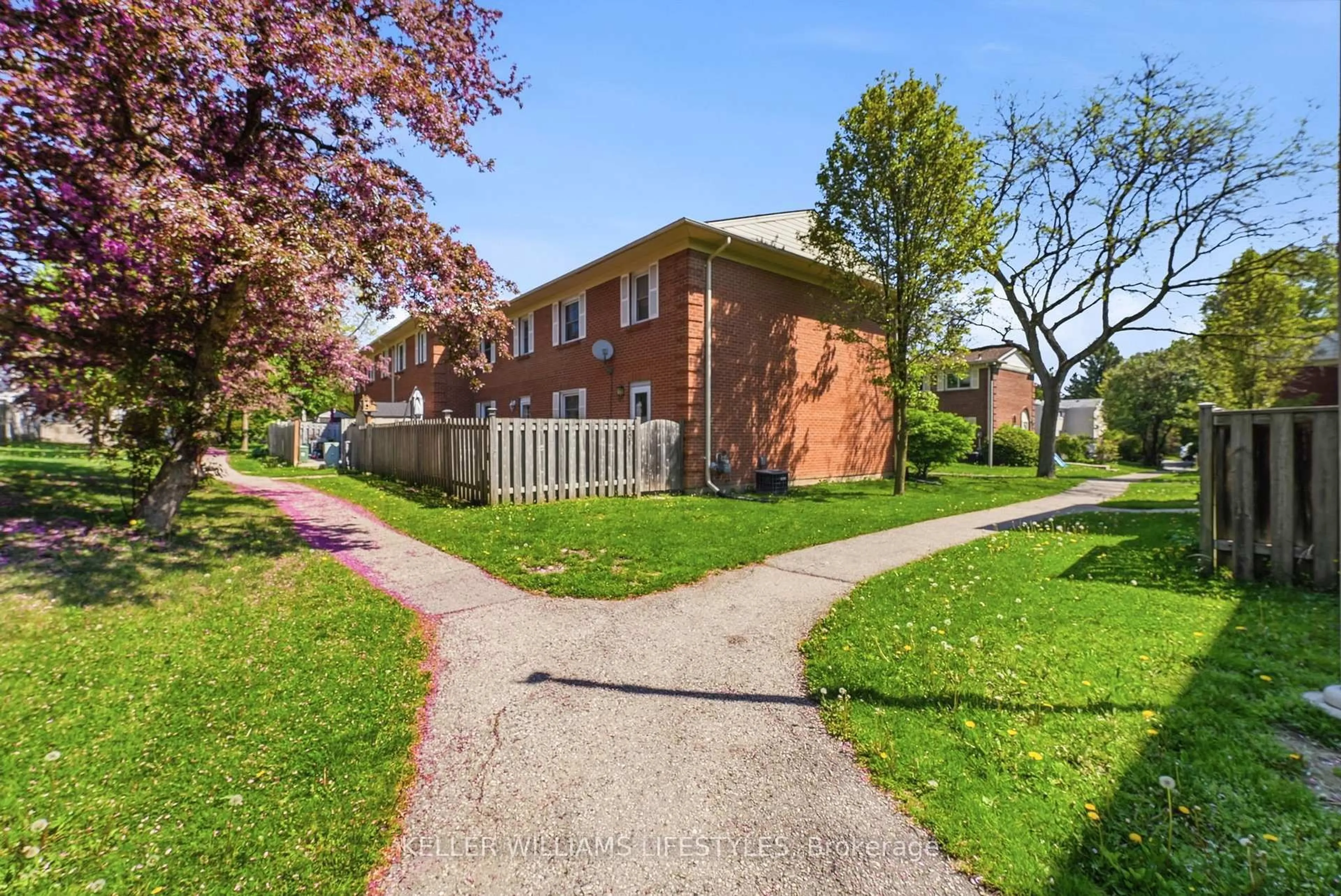 Home with brick exterior material, street for 308 HOMESTEAD Crt, London North Ontario N6G 2E9