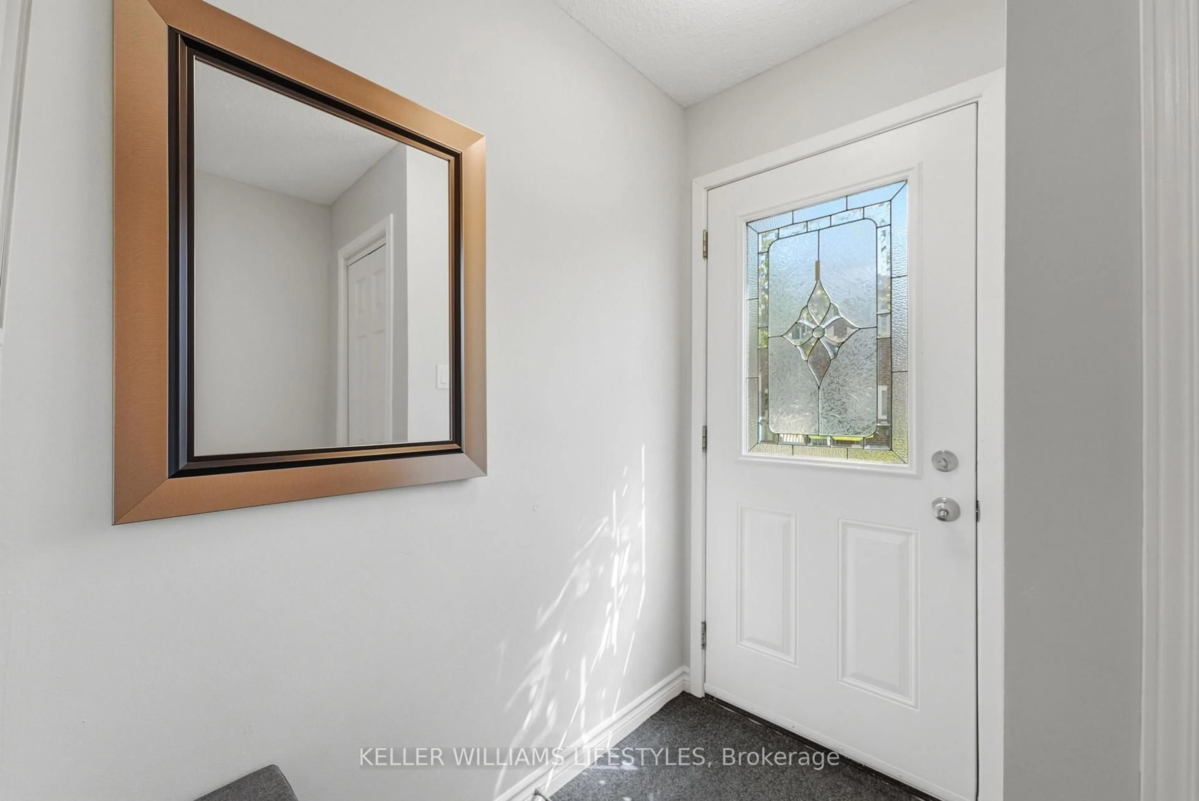 Indoor entryway for 308 HOMESTEAD Crt, London North Ontario N6G 2E9