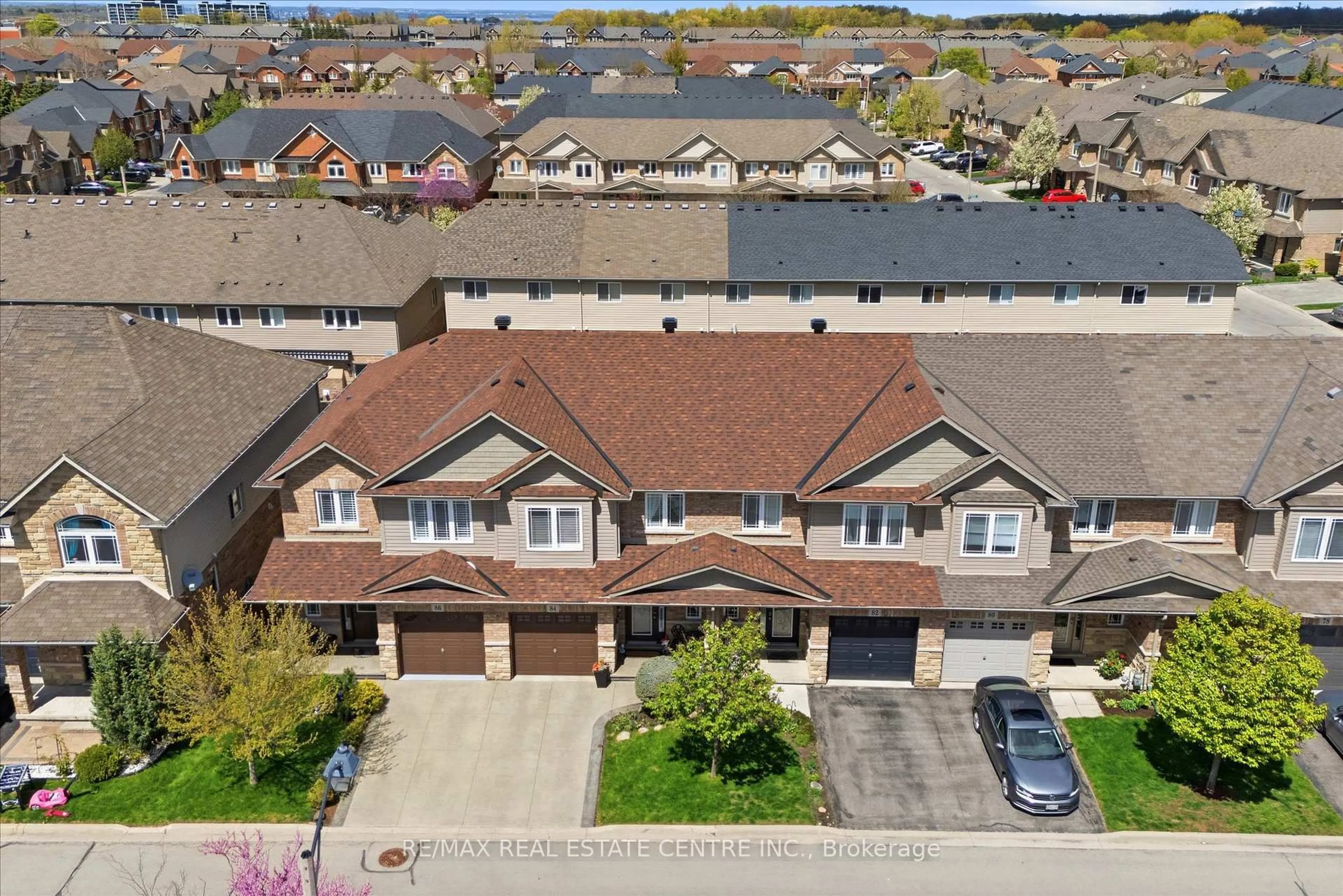 A pic from outside/outdoor area/front of a property/back of a property/a pic from drone, street for 84 Periwinkle Dr, Hamilton Ontario L0R 1P0