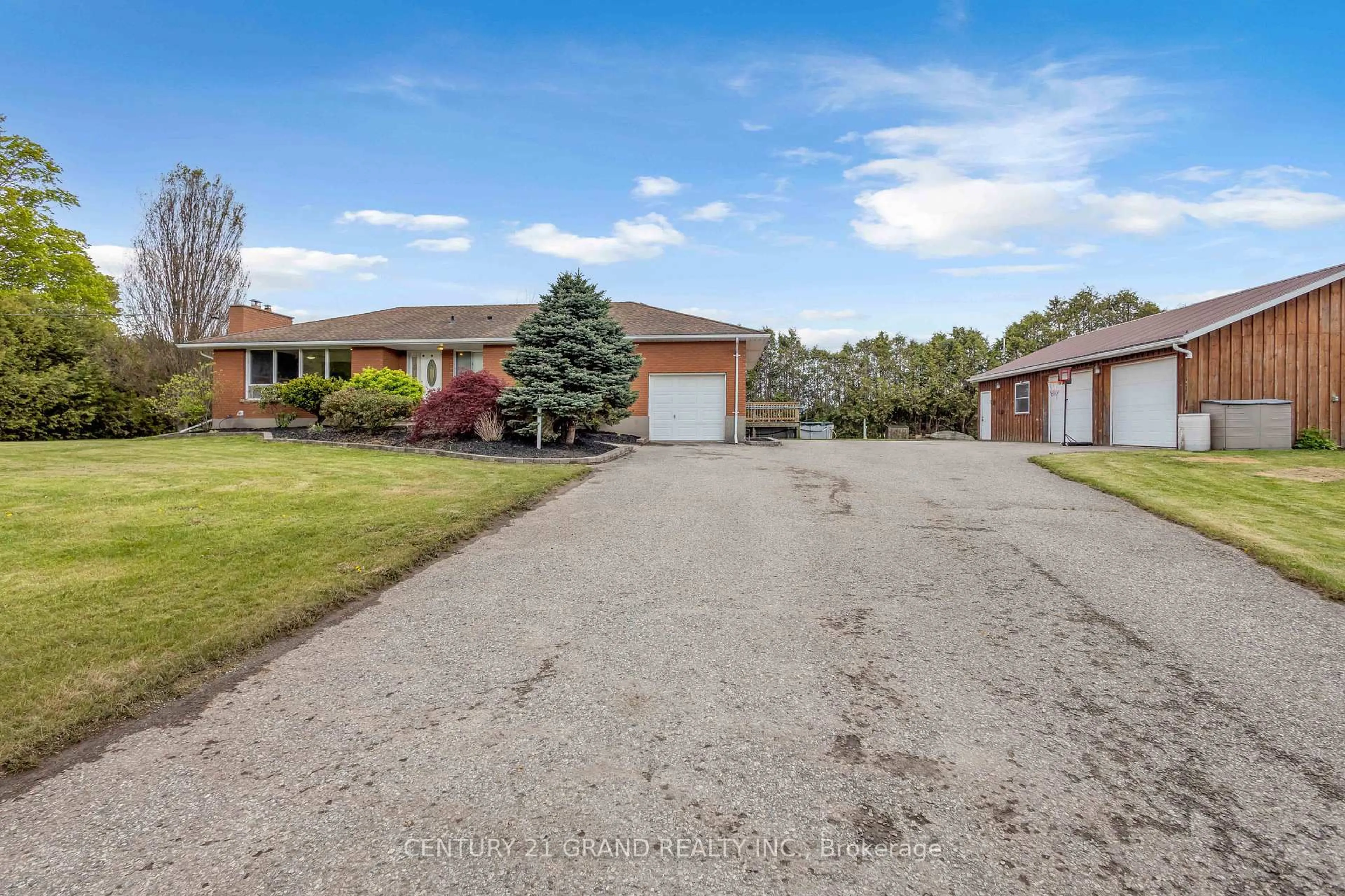 A pic from outside/outdoor area/front of a property/back of a property/a pic from drone, street for 348 Windham Road 12 Rd, Norfolk Ontario N3Y 4K6