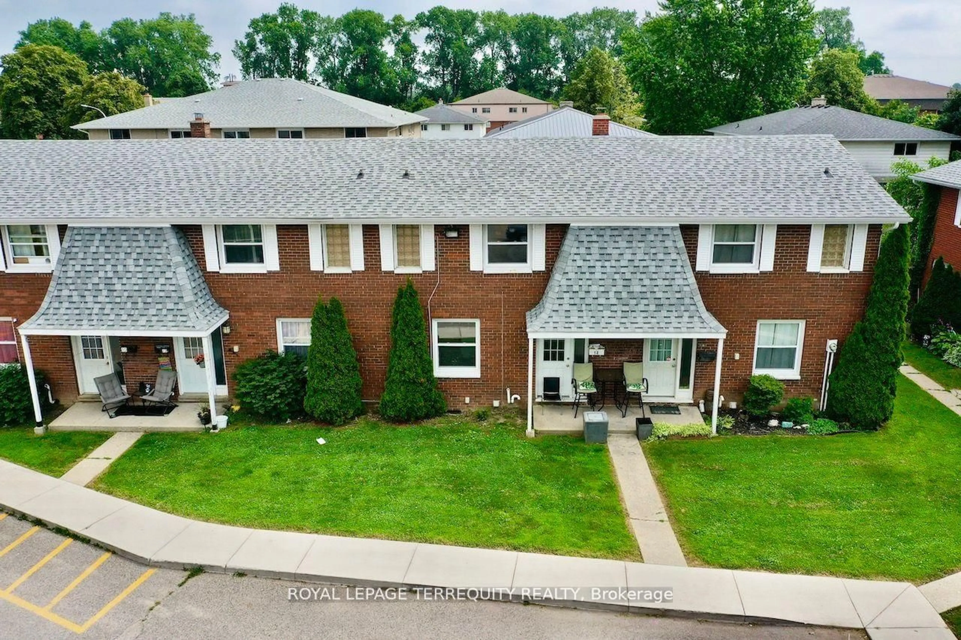 A pic from outside/outdoor area/front of a property/back of a property/a pic from drone, street for 14 Orchard Pl, Chatham-Kent Ontario N7M 1A6