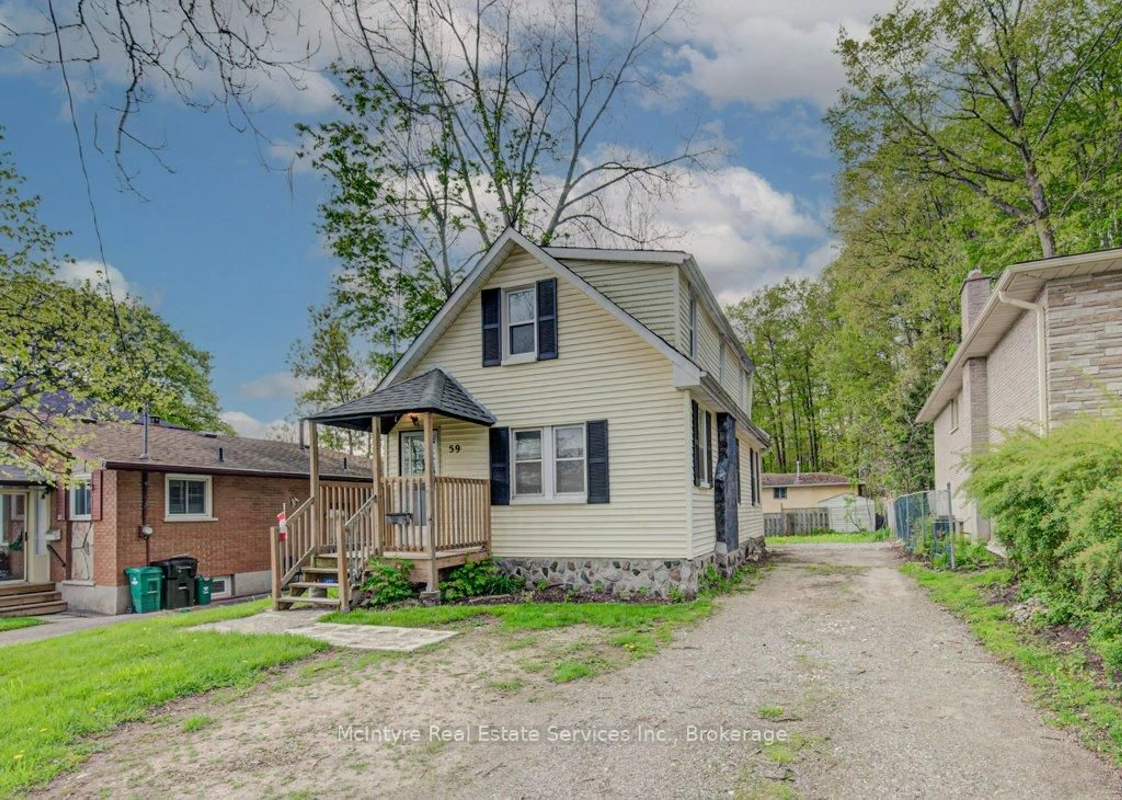 A pic from outside/outdoor area/front of a property/back of a property/a pic from drone, street for 59 4th Ave, Cambridge Ontario N1S 2E2