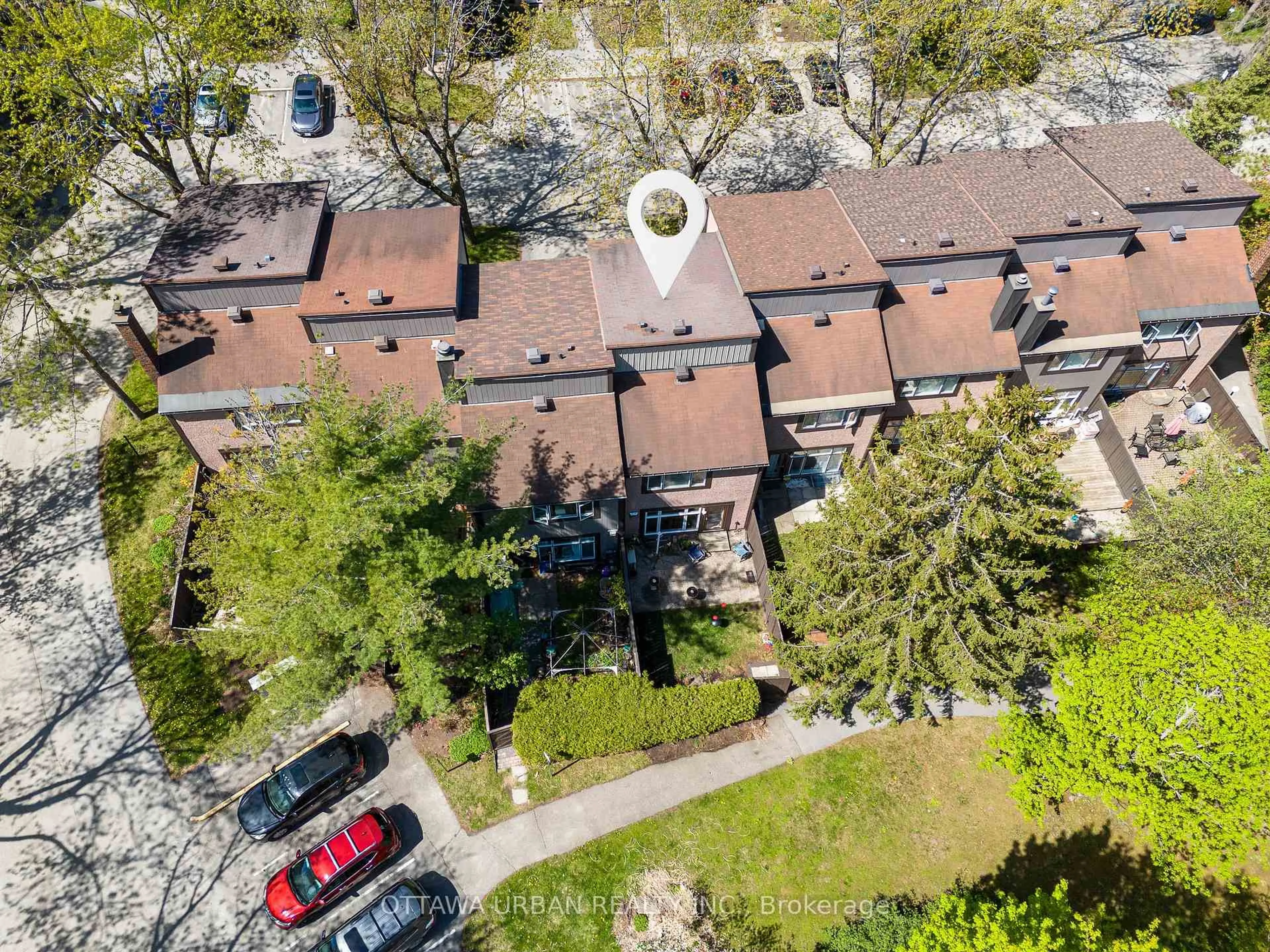 A pic from outside/outdoor area/front of a property/back of a property/a pic from drone, street for 46 Reaney Crt, Kanata Ontario K2K 1W8