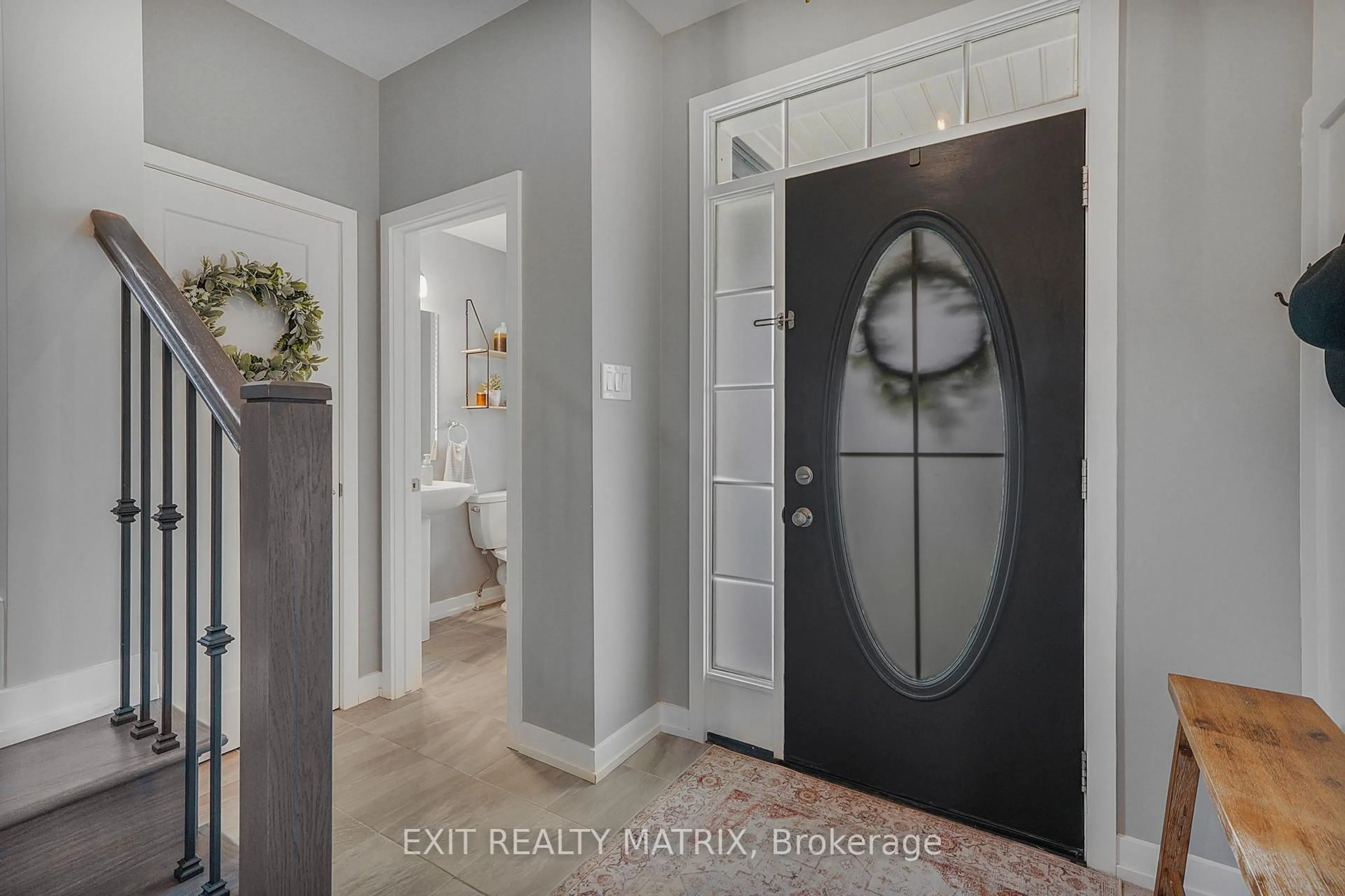 Indoor entryway for 319 Sweetclover Way, Ottawa Ontario K4A 1E5