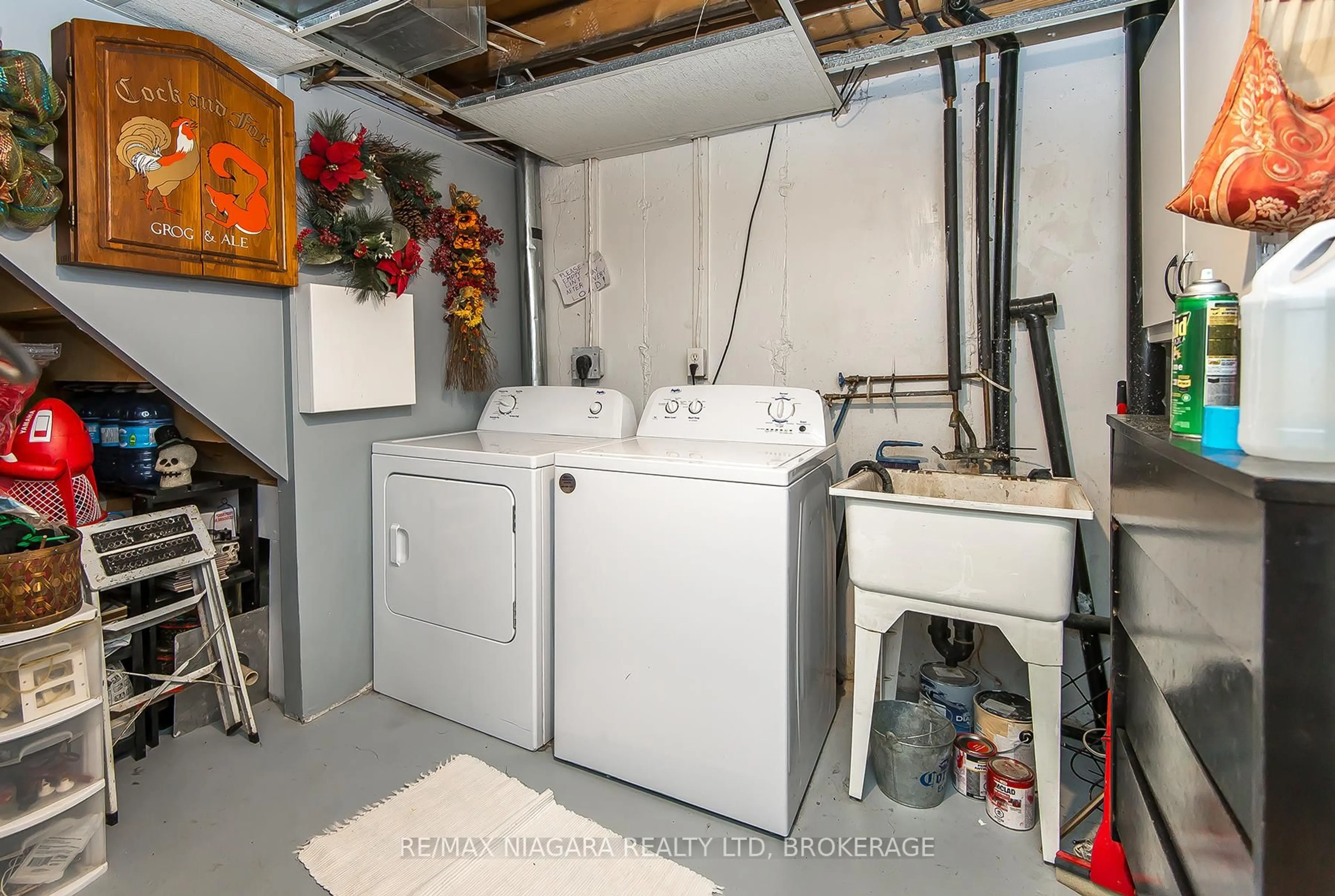 Laundry room for 15 Marc Crt, Welland Ontario L3B 5X2