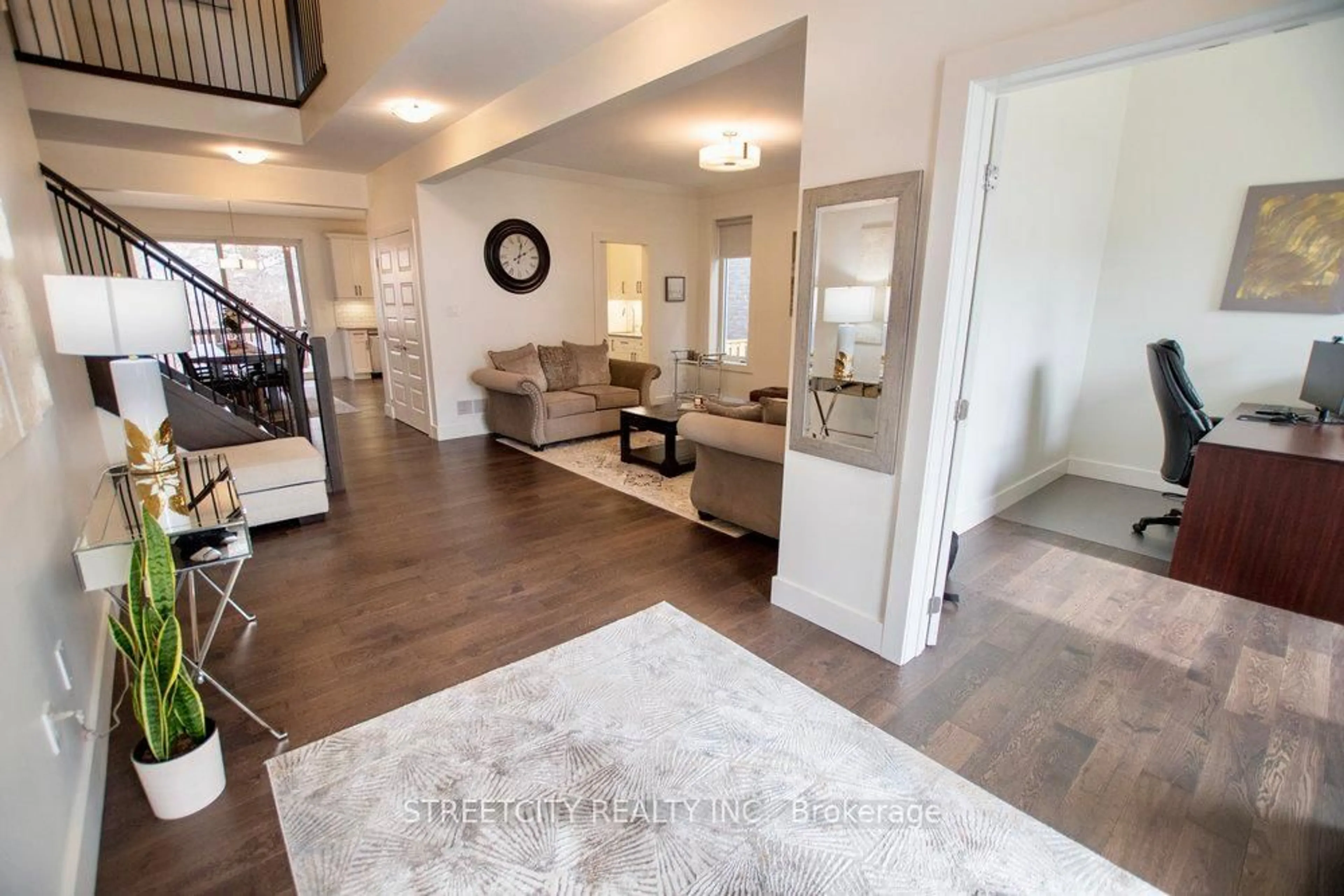 Indoor entryway for 1345 Dyer Cres, London North Ontario N6G 0S7