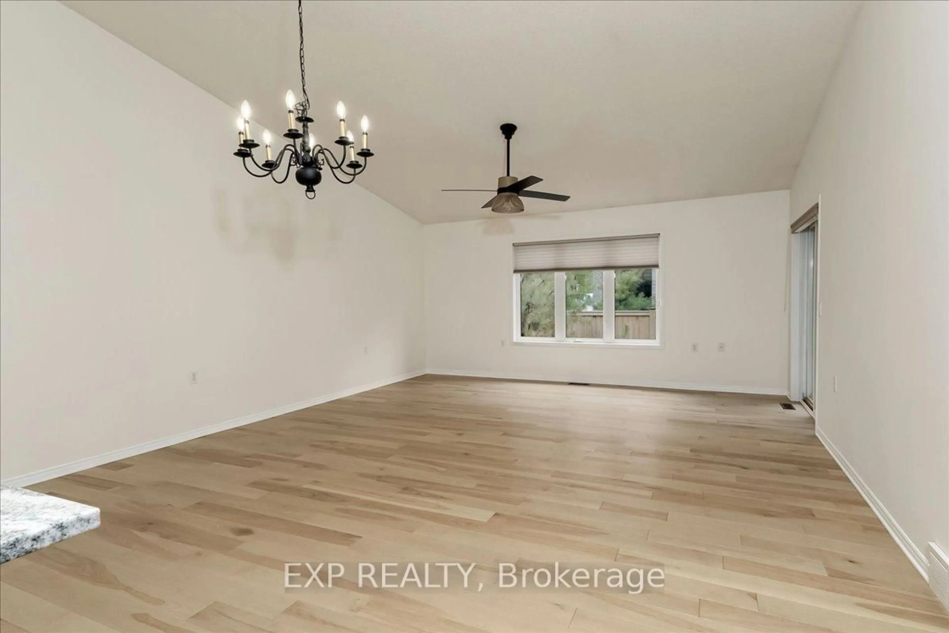 A pic of a room for 1337 Commissioners Rd #17, London South Ontario N6K 4V2