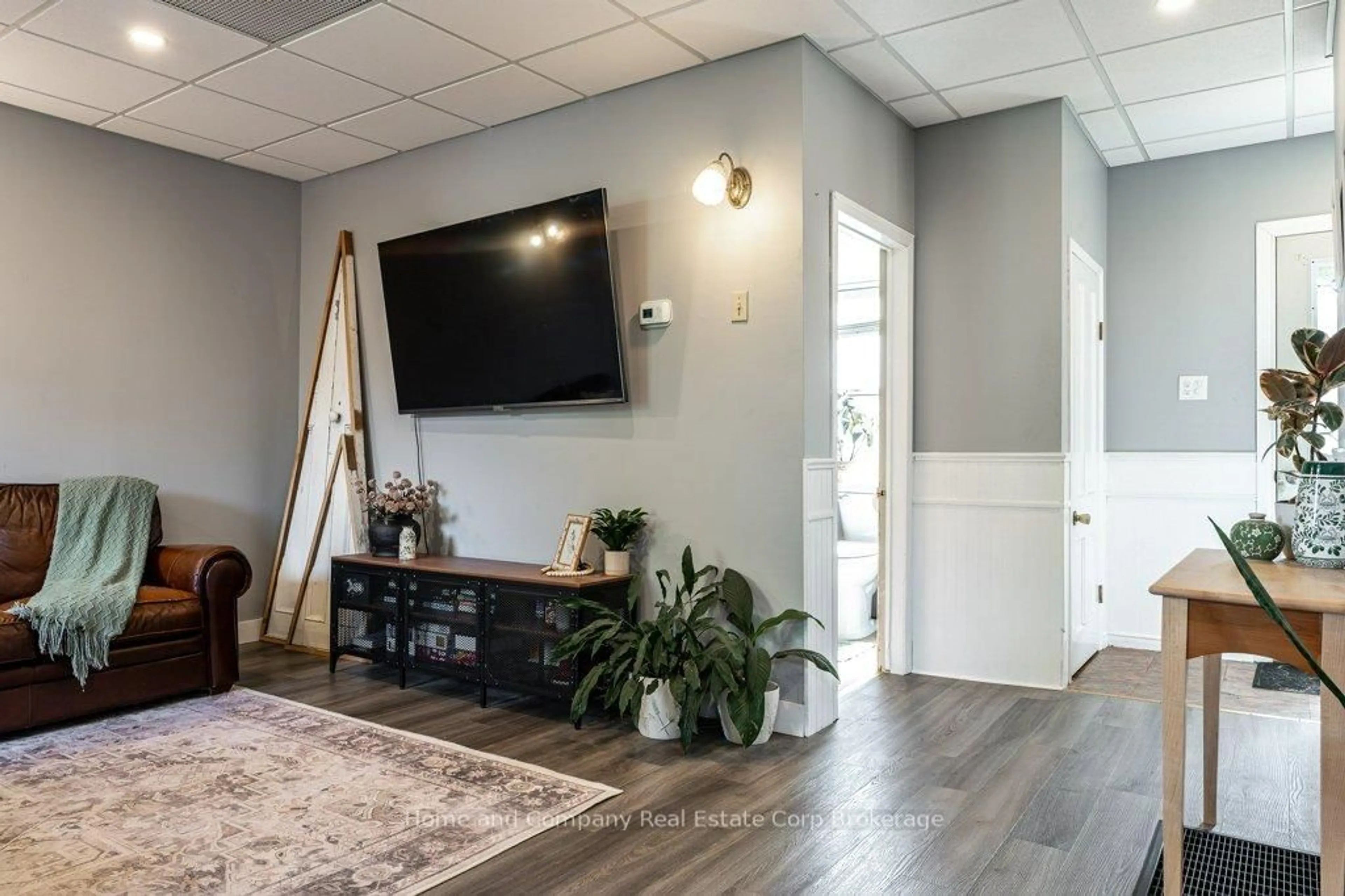 Indoor entryway for 74 Quebec St, West Perth Ontario N0K 1N0