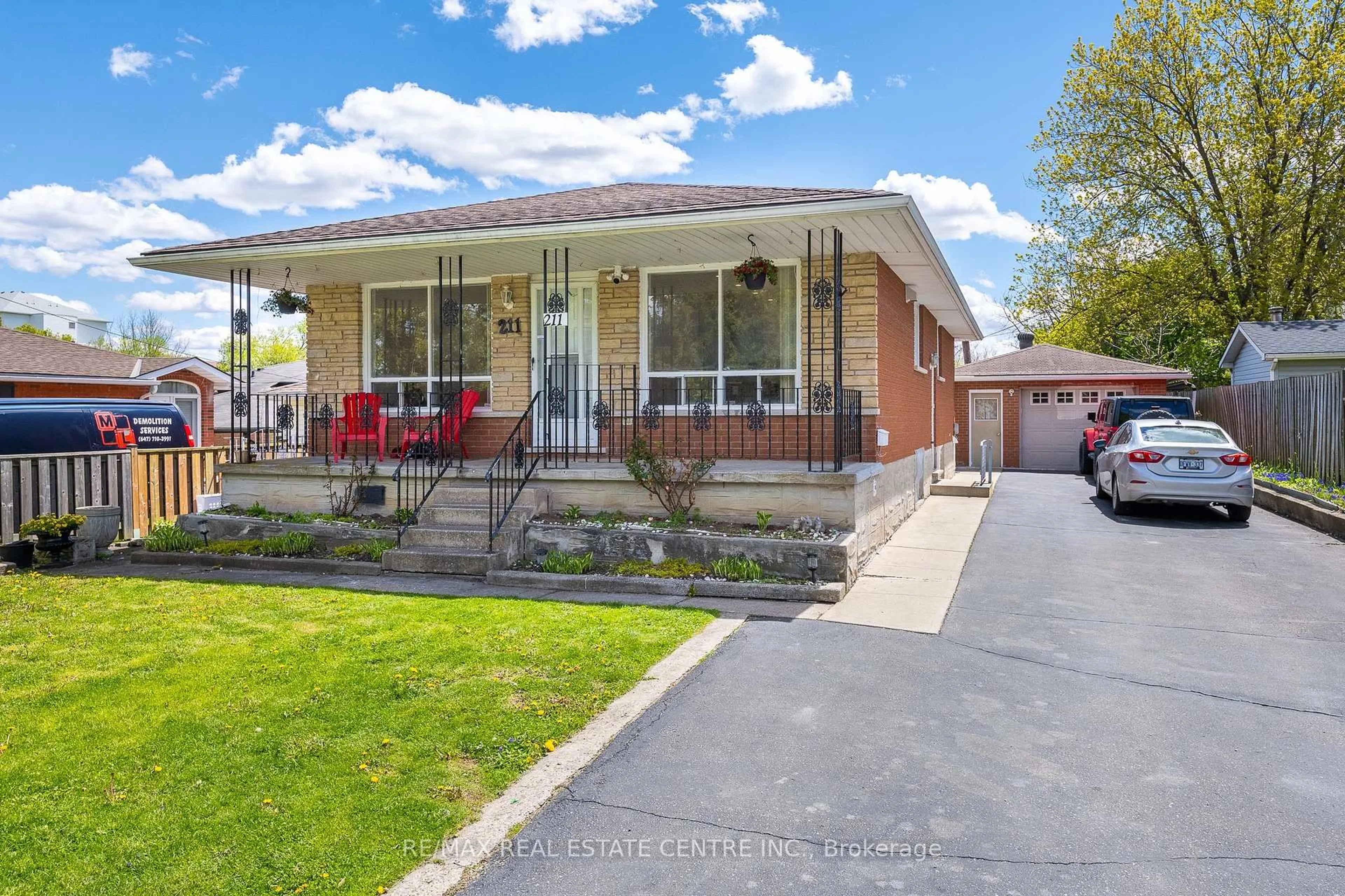 Home with brick exterior material, street for 211 Ballantyne Ave, Cambridge Ontario N1R 7B5