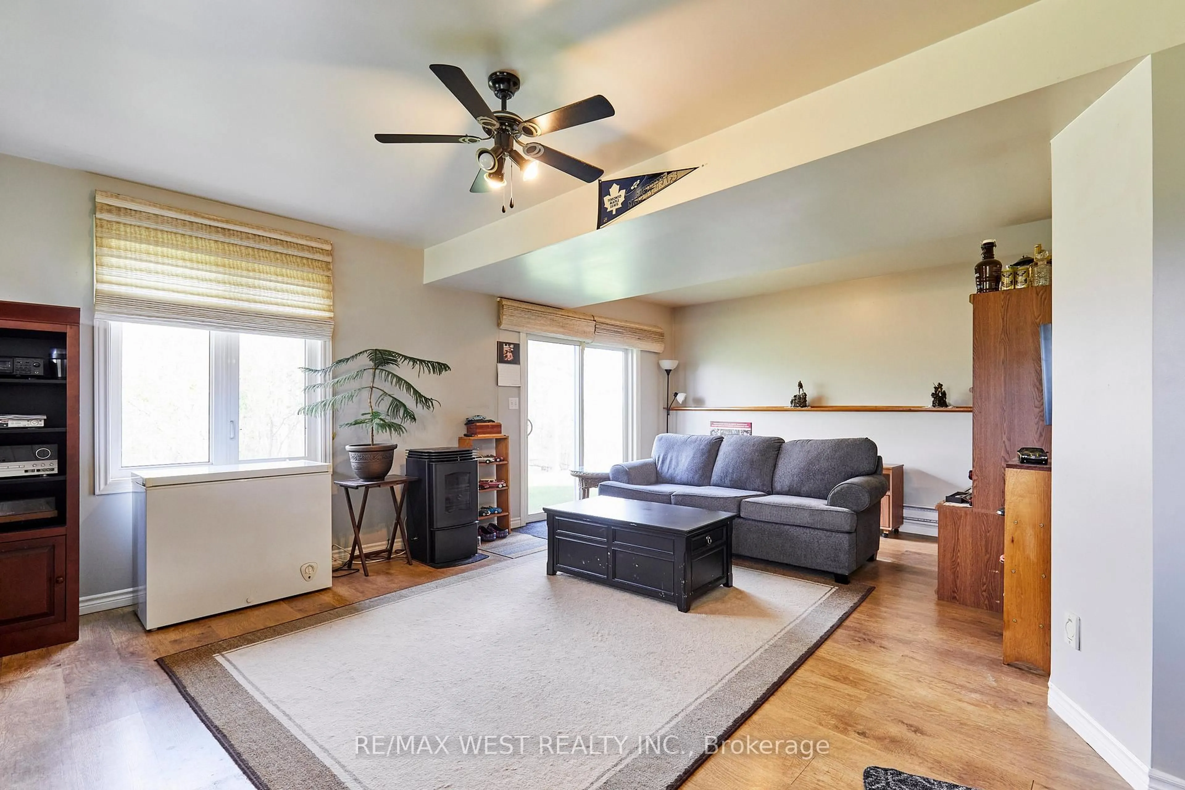 Living room with furniture, unknown for 10913 County 9 Rd, Alnwick/Haldimand Ontario K0K 2X0