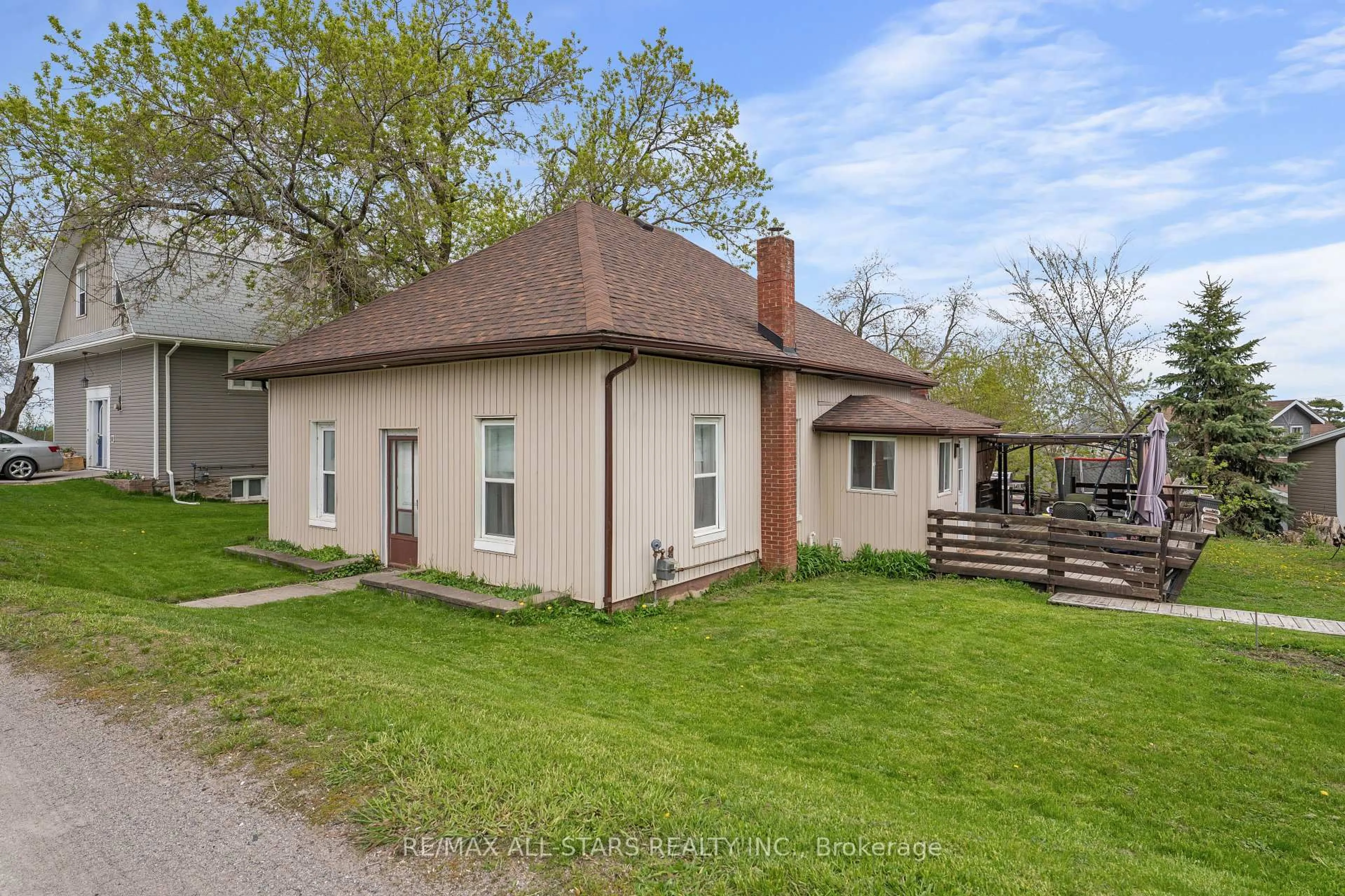 A pic from outside/outdoor area/front of a property/back of a property/a pic from drone, unknown for 4094 Highway 35, Kawartha Lakes Ontario K0M 1G0