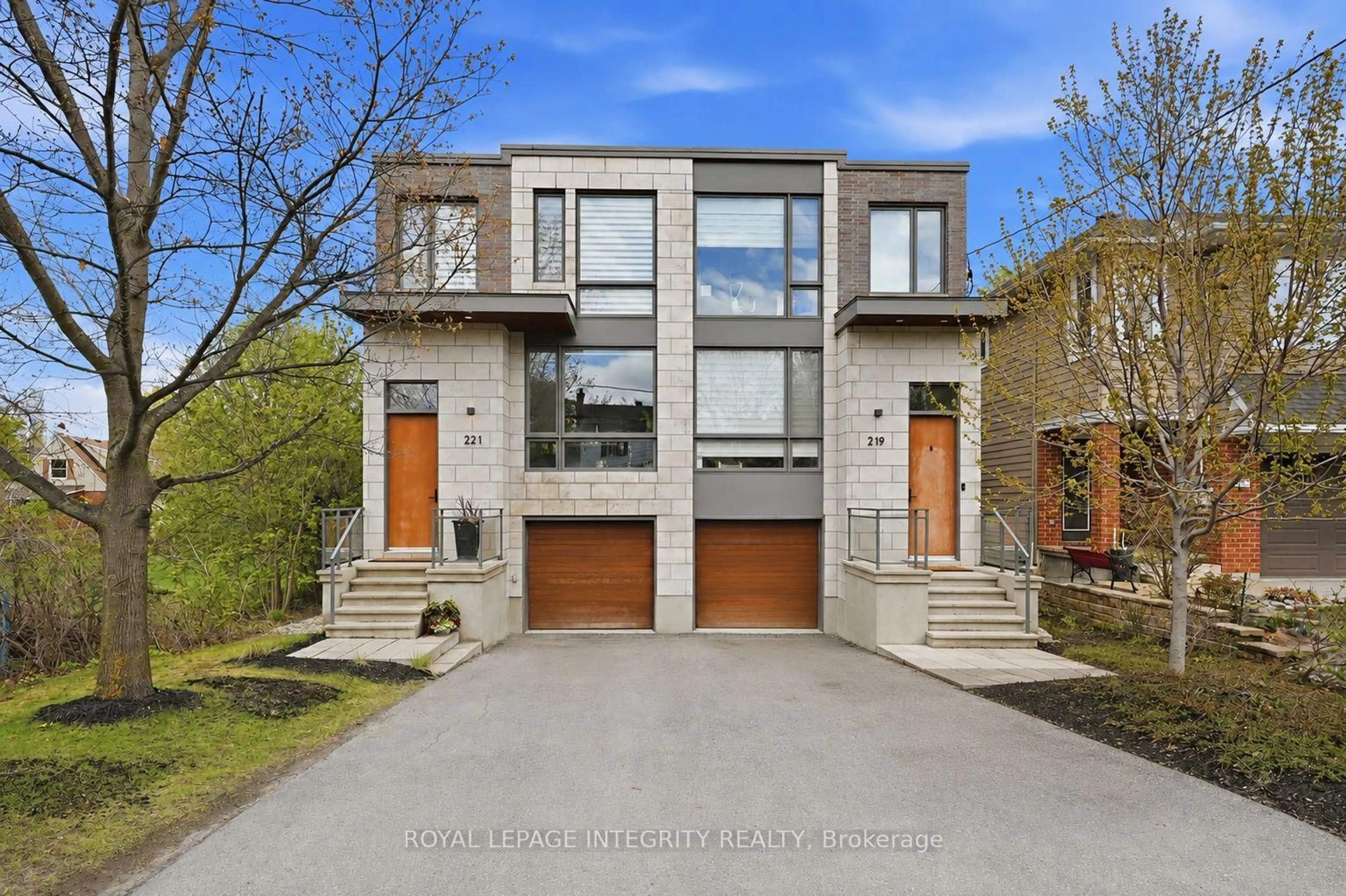 Home with brick exterior material, street for 221 Wesley Ave, Ottawa Ontario K1Z 7A2