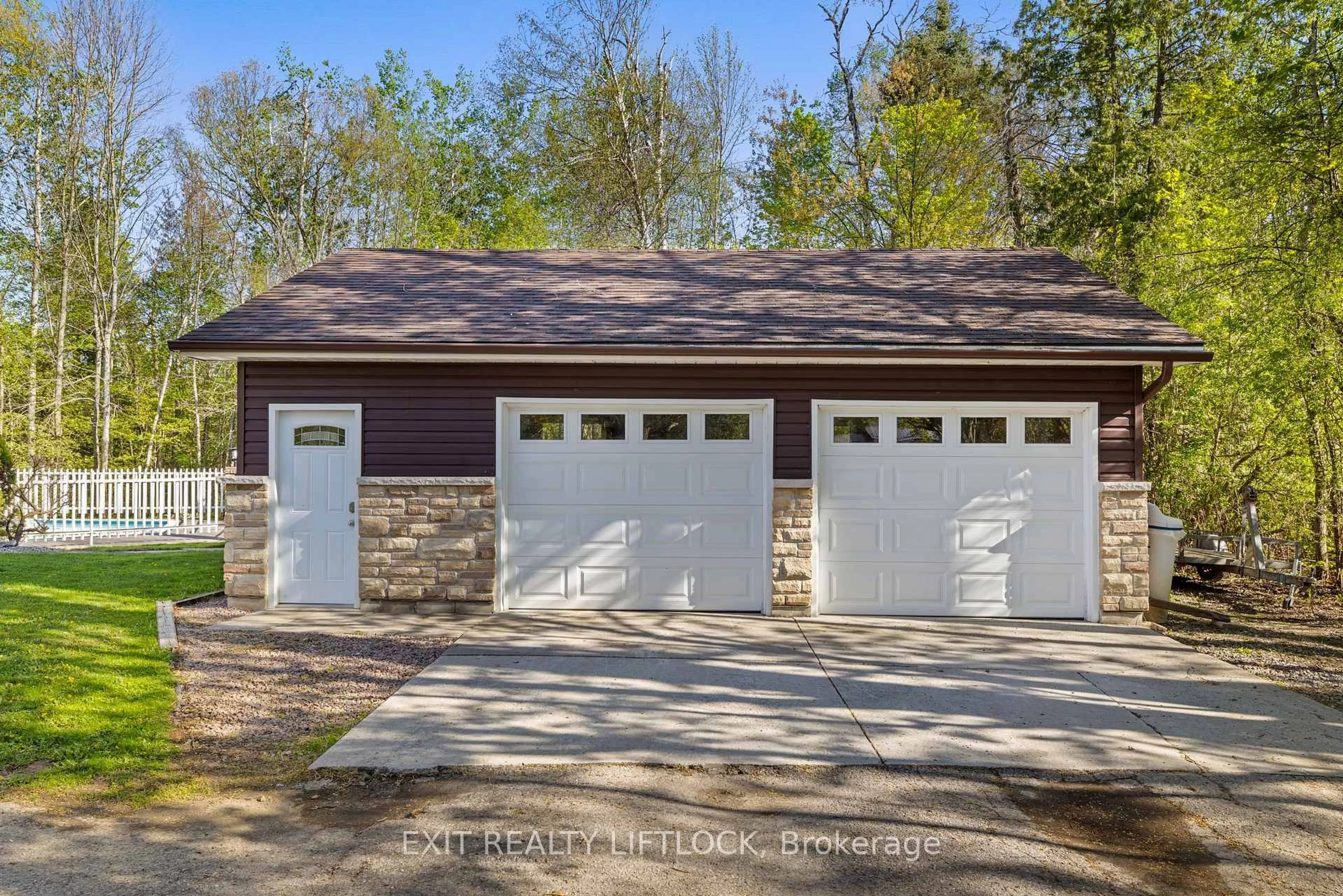 Indoor garage for 2225 Parkhill Rd, Cavan Monaghan Ontario K9J 6X4
