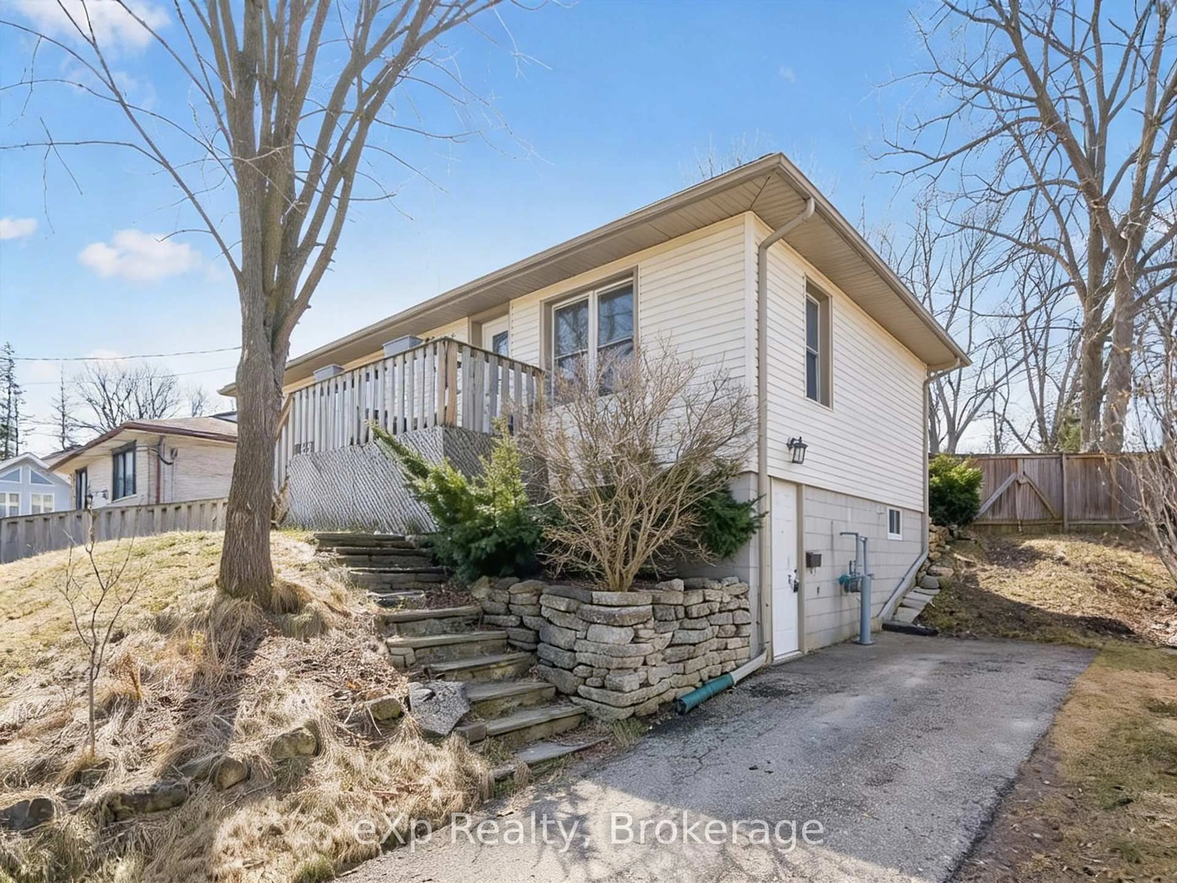 A pic from outside/outdoor area/front of a property/back of a property/a pic from drone, street for 184 Stevenson St, Guelph Ontario N1E 5A8