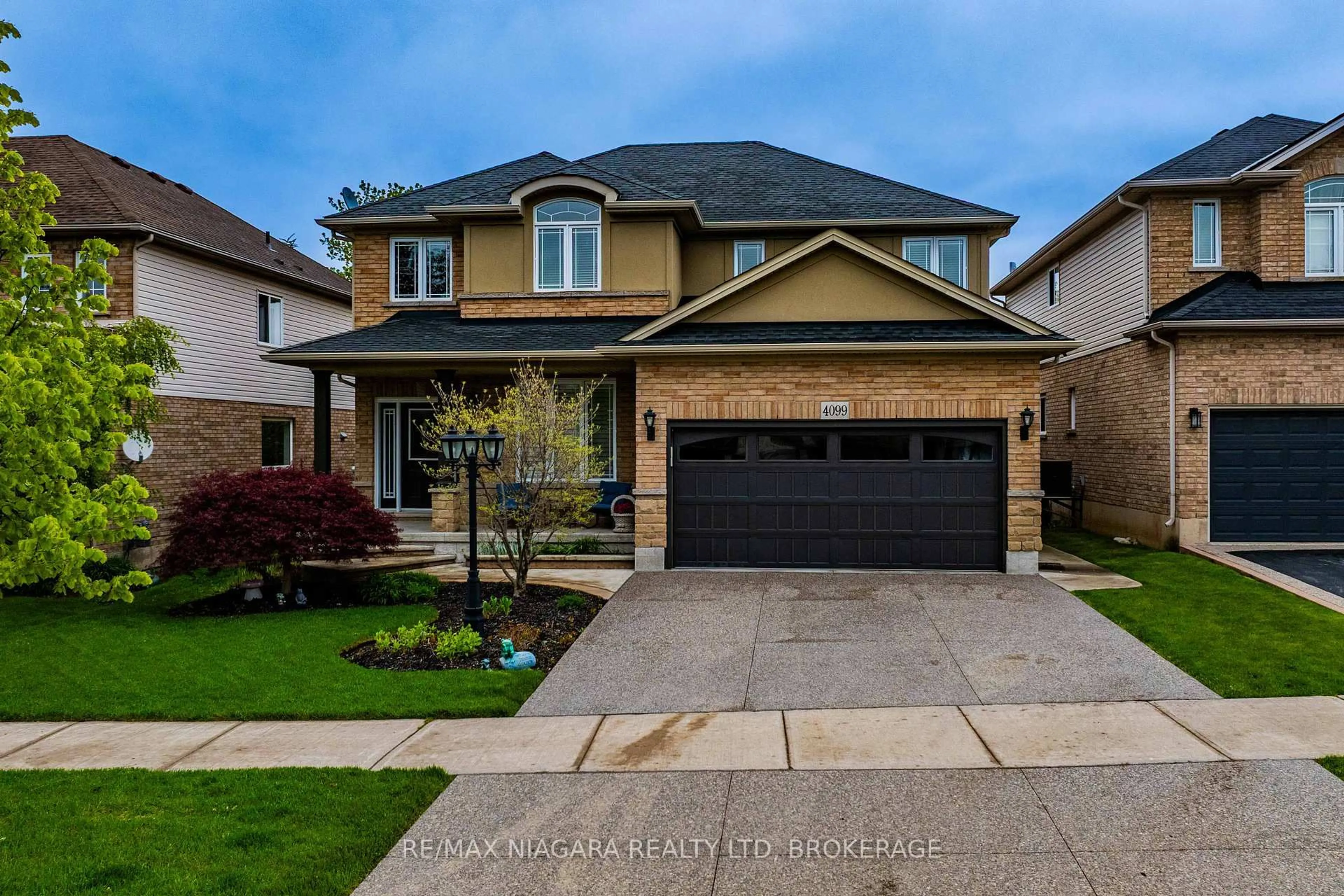 Home with brick exterior material, street for 4099 Highland Park Dr, Lincoln Ontario L0R 1B7