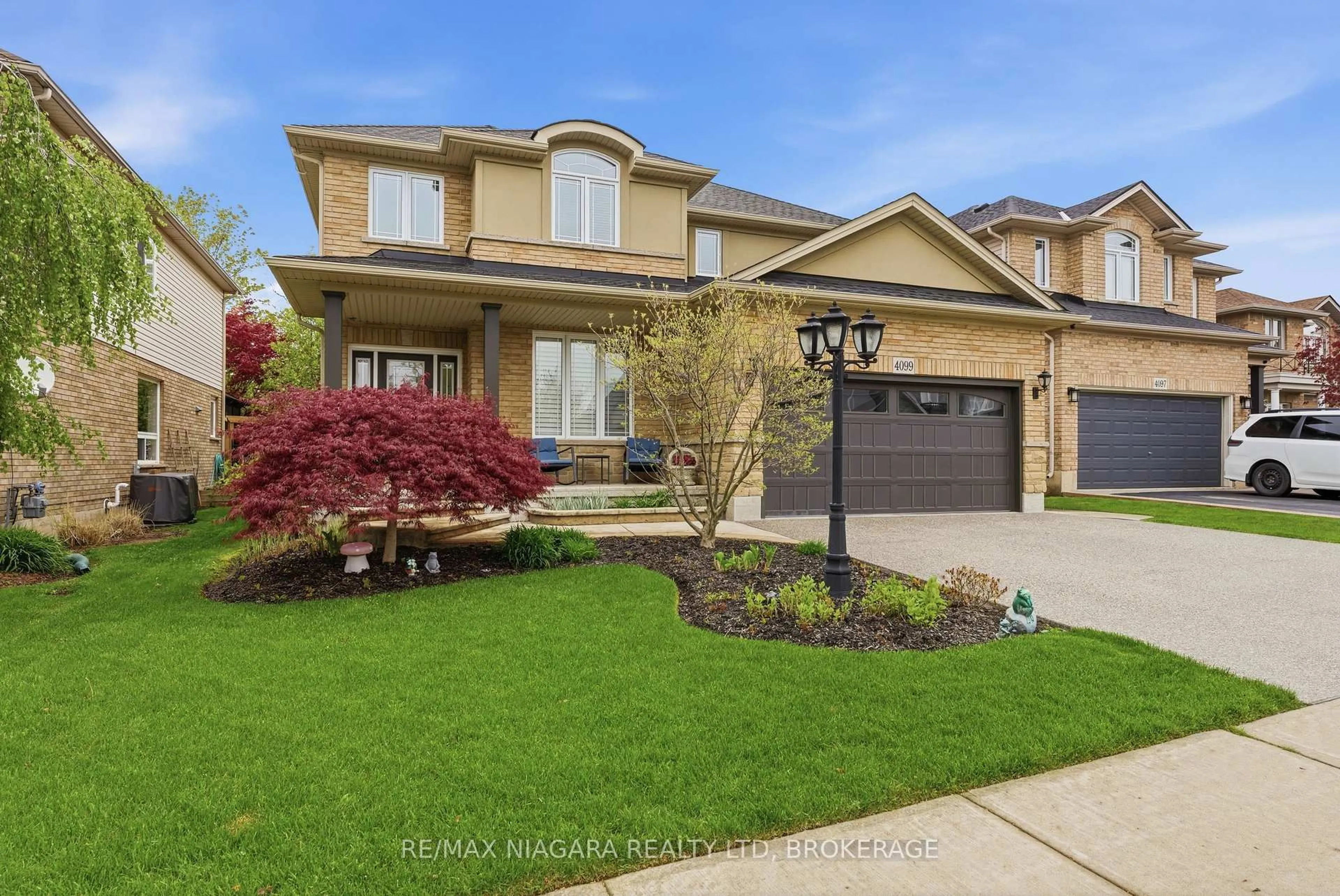 Home with brick exterior material, street for 4099 Highland Park Dr, Lincoln Ontario L0R 1B7