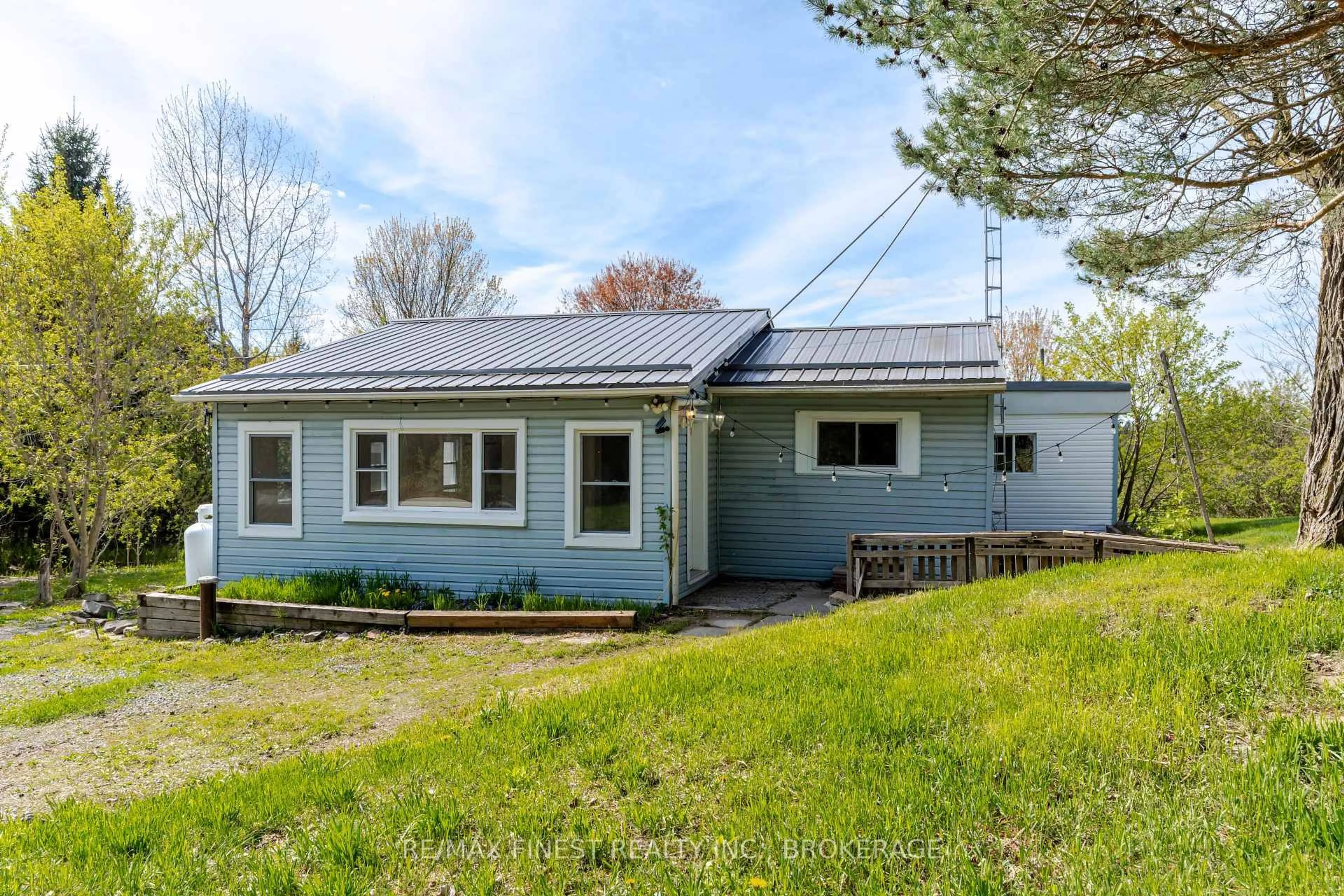 Home with vinyl exterior material, street for 6804 6th Concession Rd, Elizabethtown-Kitley Ontario K6V 5T5