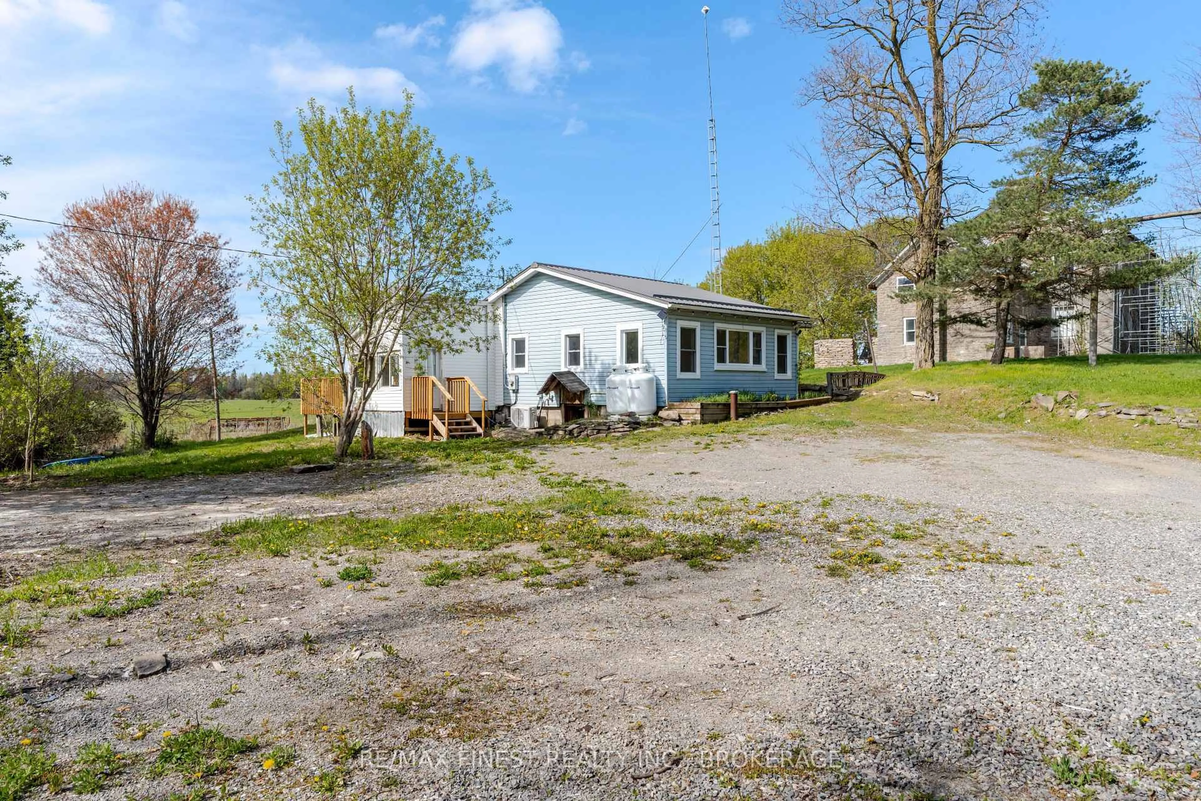 A pic from outside/outdoor area/front of a property/back of a property/a pic from drone, unknown for 6804 6th Concession Rd, Elizabethtown-Kitley Ontario K6V 5T5